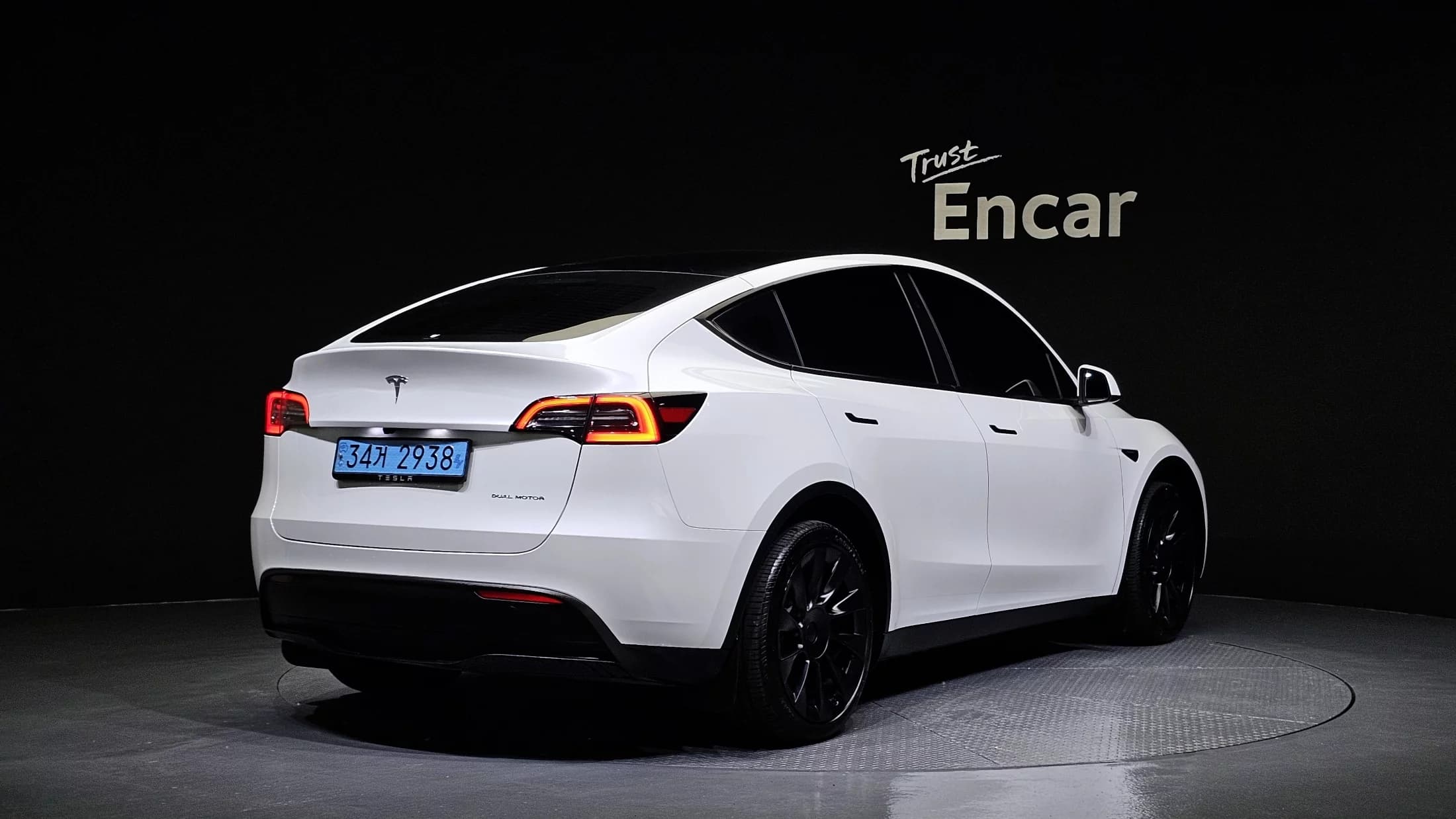 Tesla Model Y Long Range, электромобиль, 2024 г. 10476 км. — фото 2