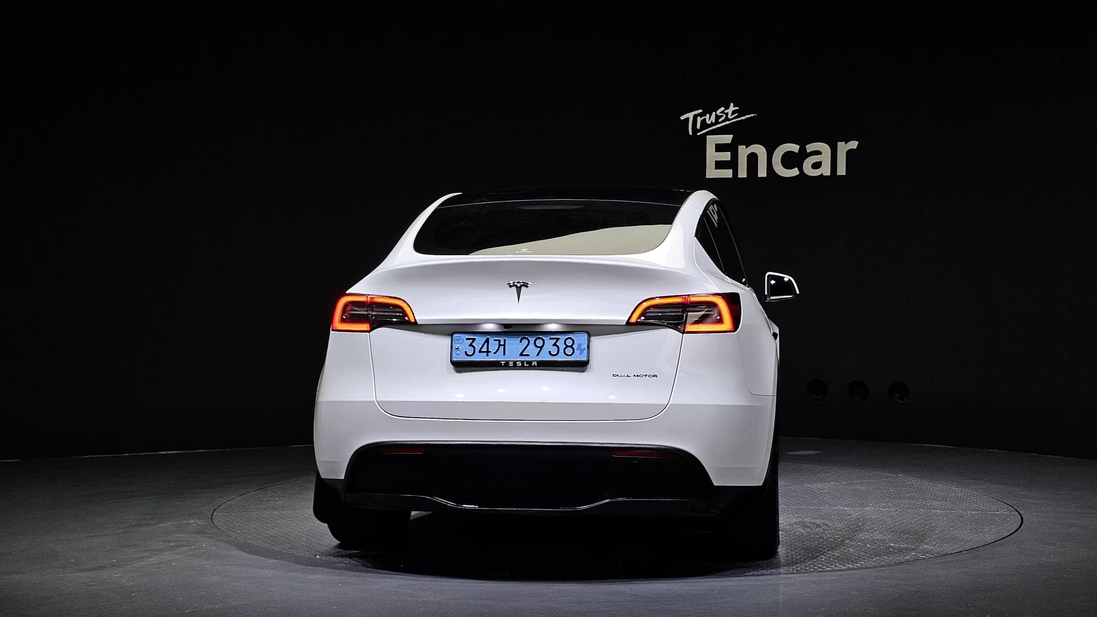 Tesla Model Y Long Range, электромобиль, 2024 г. 10476 км. — фото 4