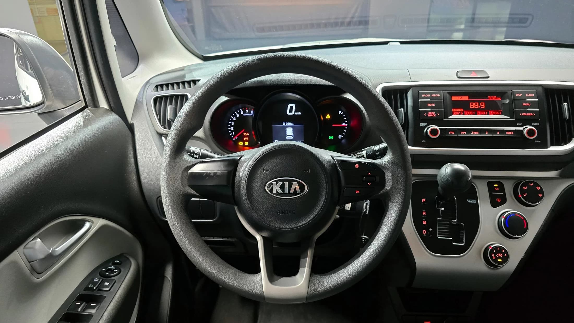 Kia RAY Van Prestige, 2021 г. 120936 км. — фото 12