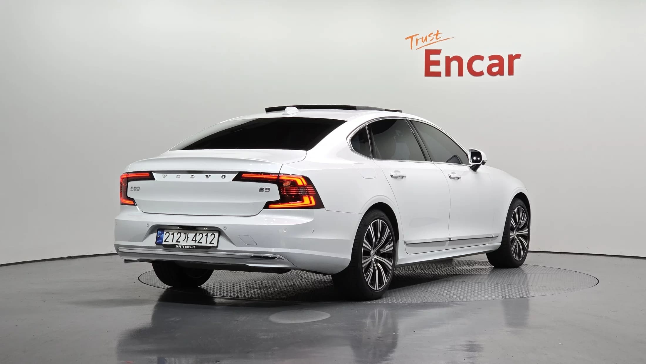 Volvo S90 B5 Ultimate Bright, 2023 г. 48631 км. — фото 2