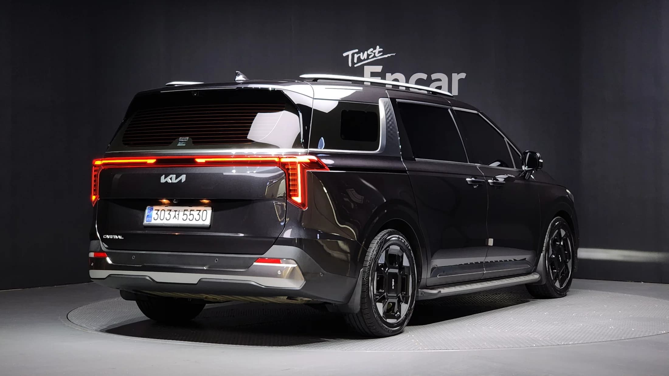 Kia Carnival 7-Seater Signature, 2023 г. 48287 км. — фото 2