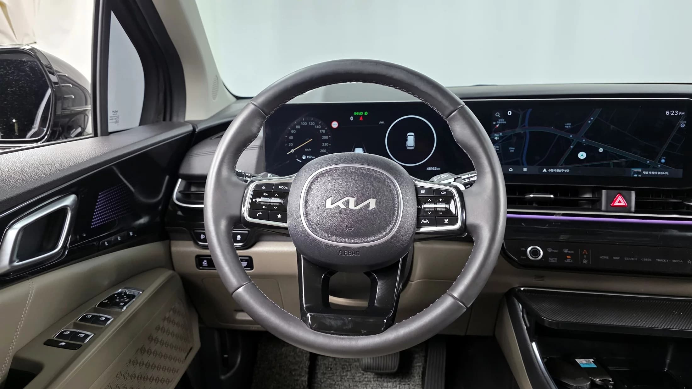 Kia Carnival 7-Seater Signature, 2023 г. 48287 км. — фото 13