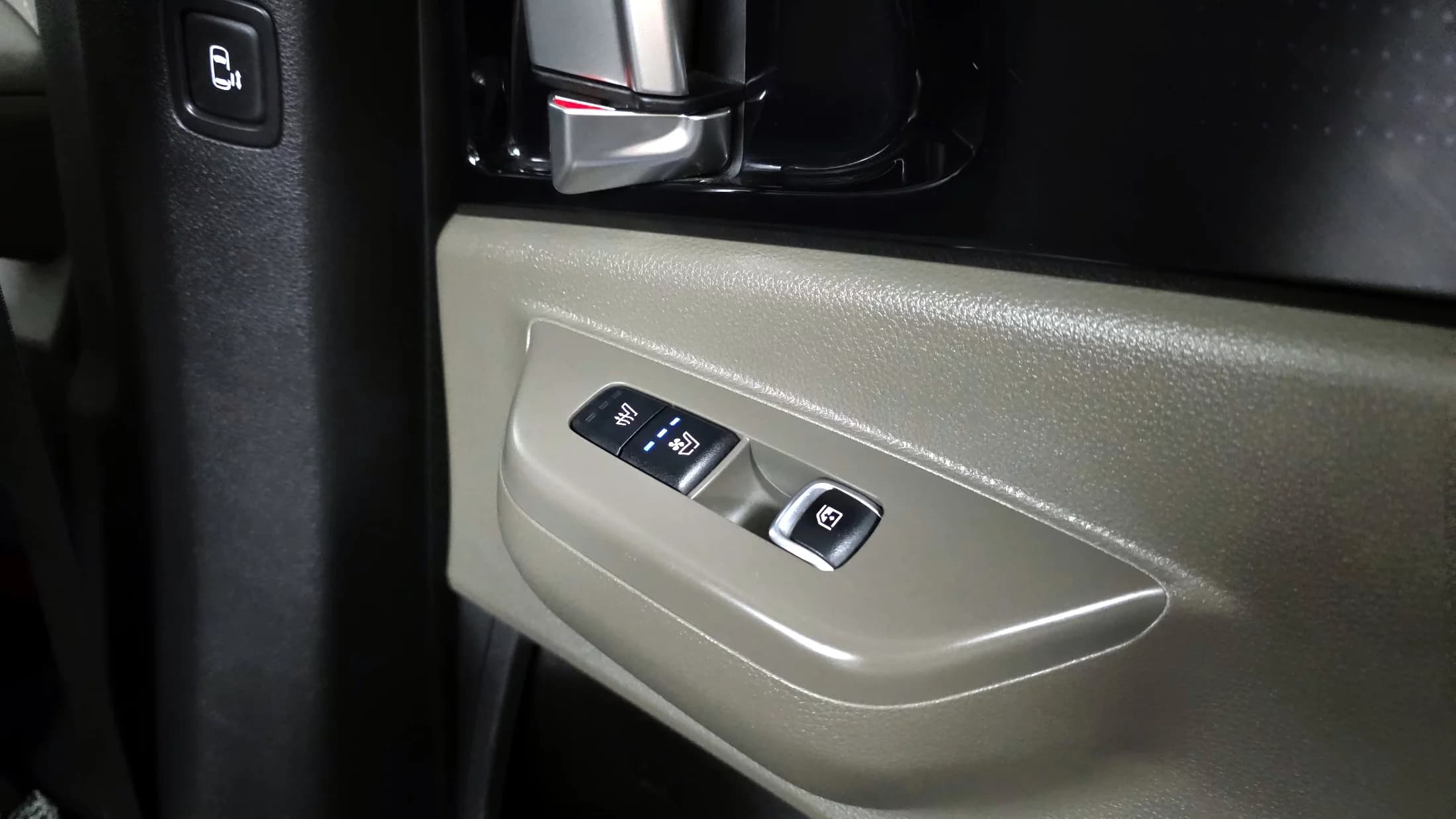 Kia Carnival 7-Seater Signature, 2023 г. 48287 км. — фото 18
