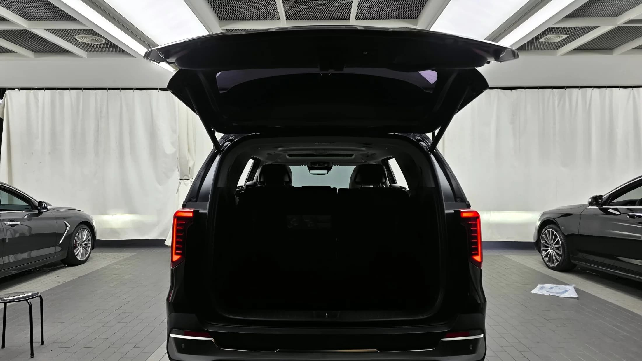 Kia Carnival 7-Seater Signature, 2023 г. 48287 км. — фото 20