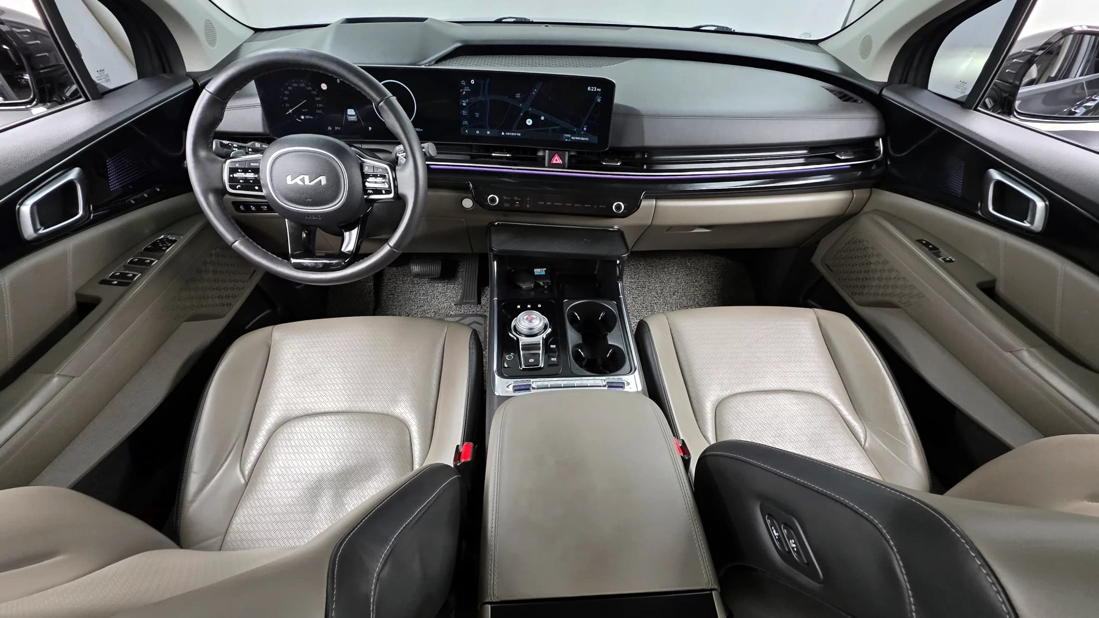 Kia Carnival 7-Seater Signature, 2023 г. 48287 км. — фото 7
