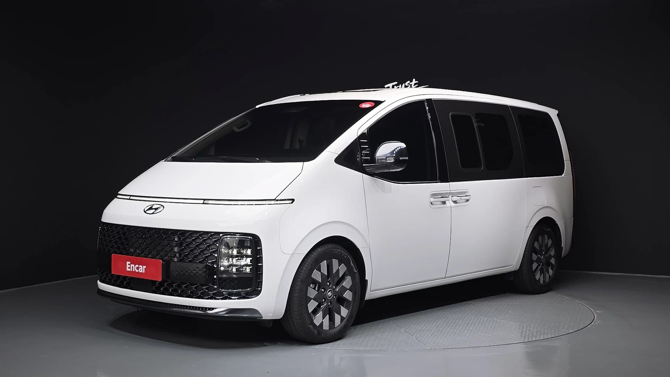 Hyundai Staria 4WD Lounge 9-Seater Inspiration, 2023 г. 26235 км.