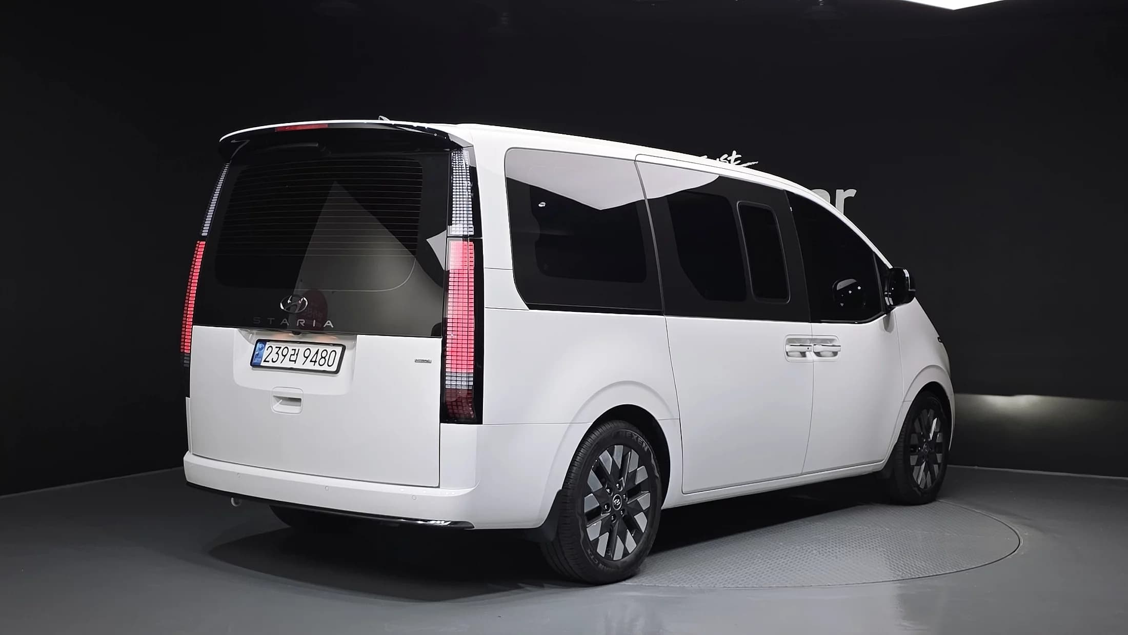 Hyundai Staria 4WD Lounge 9-Seater Inspiration, 2023 г. 26235 км. — фото 2