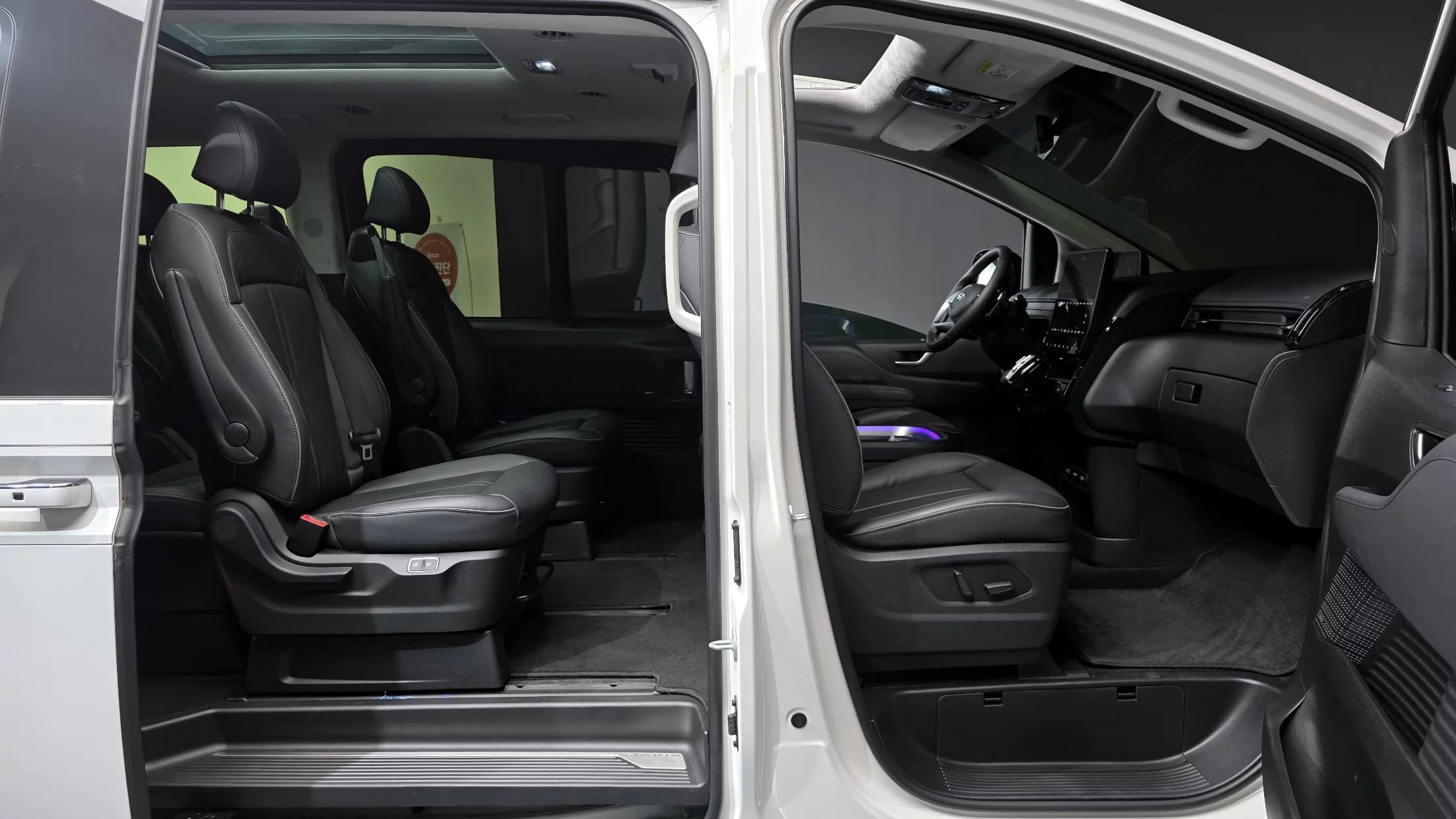 Hyundai Staria 4WD Lounge 9-Seater Inspiration, 2023 г. 26235 км. — фото 20