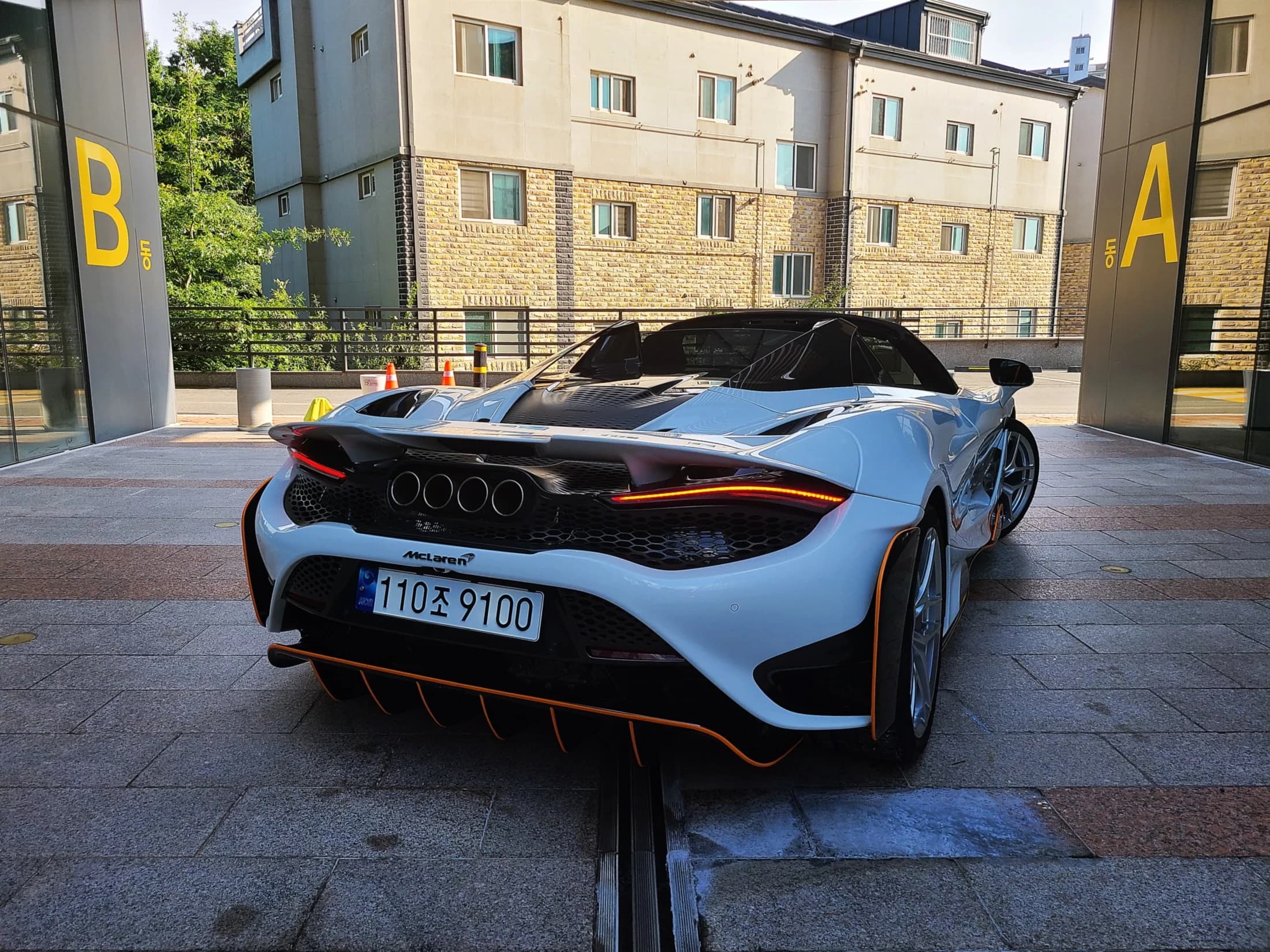 Mclaren 765LT 4.0 Spider, 2022 г. 466 км. — фото 4