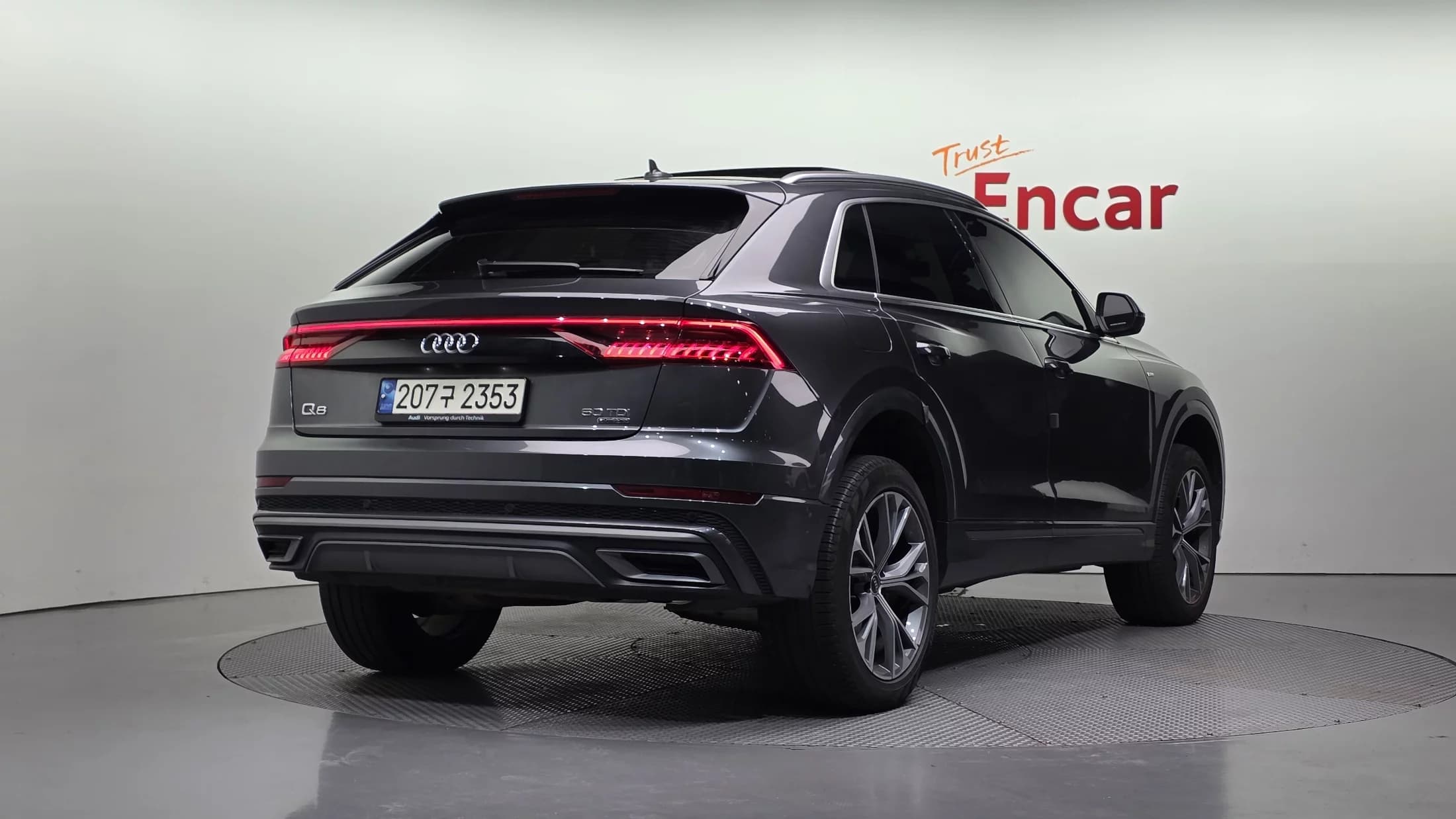 Audi Q8 50 TDI Quattro Premium, 2021 г. 86748 км. — фото 2