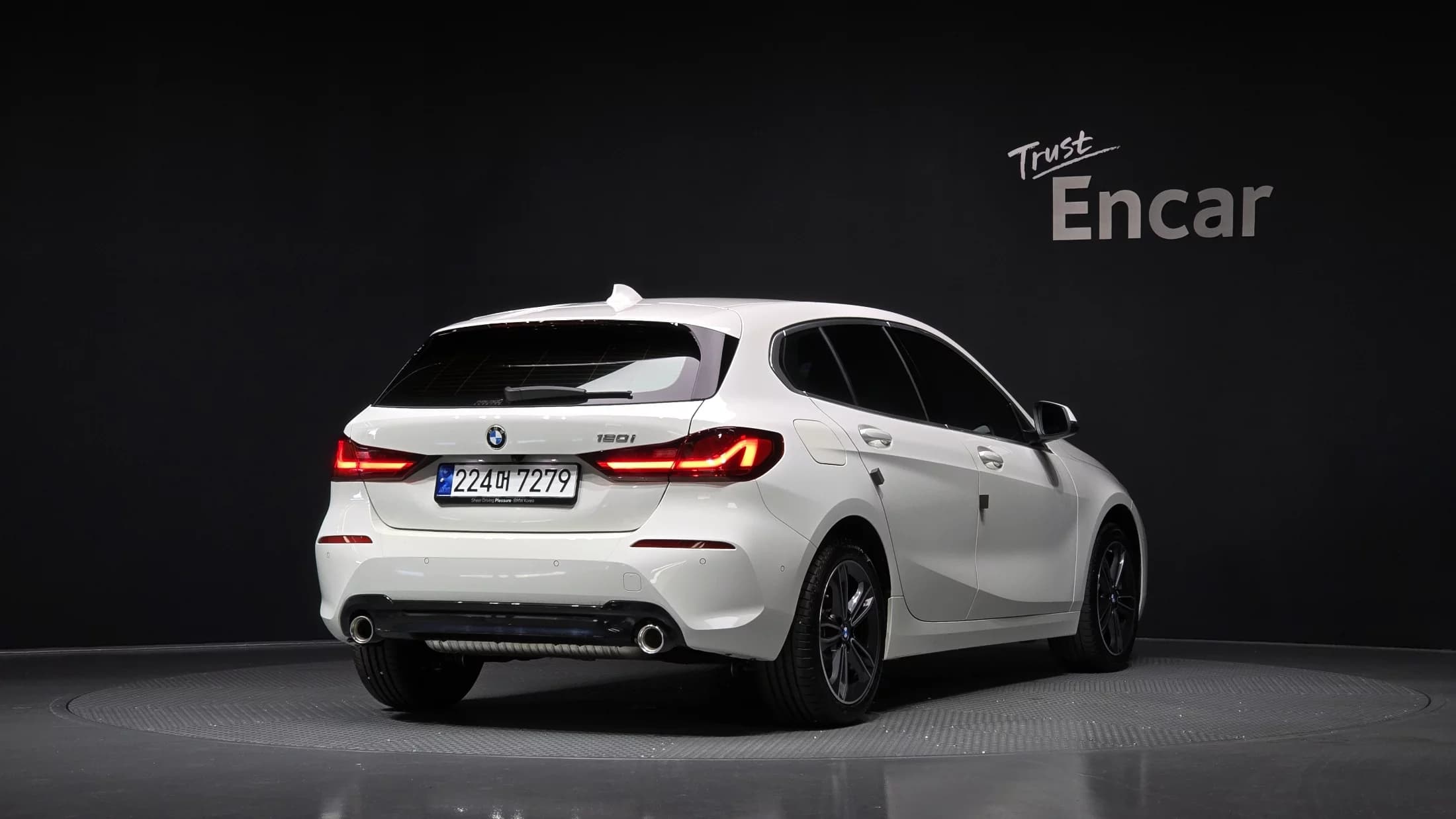 BMW 1-Series 120i Sports, 2023 г. 5513 км. — фото 2