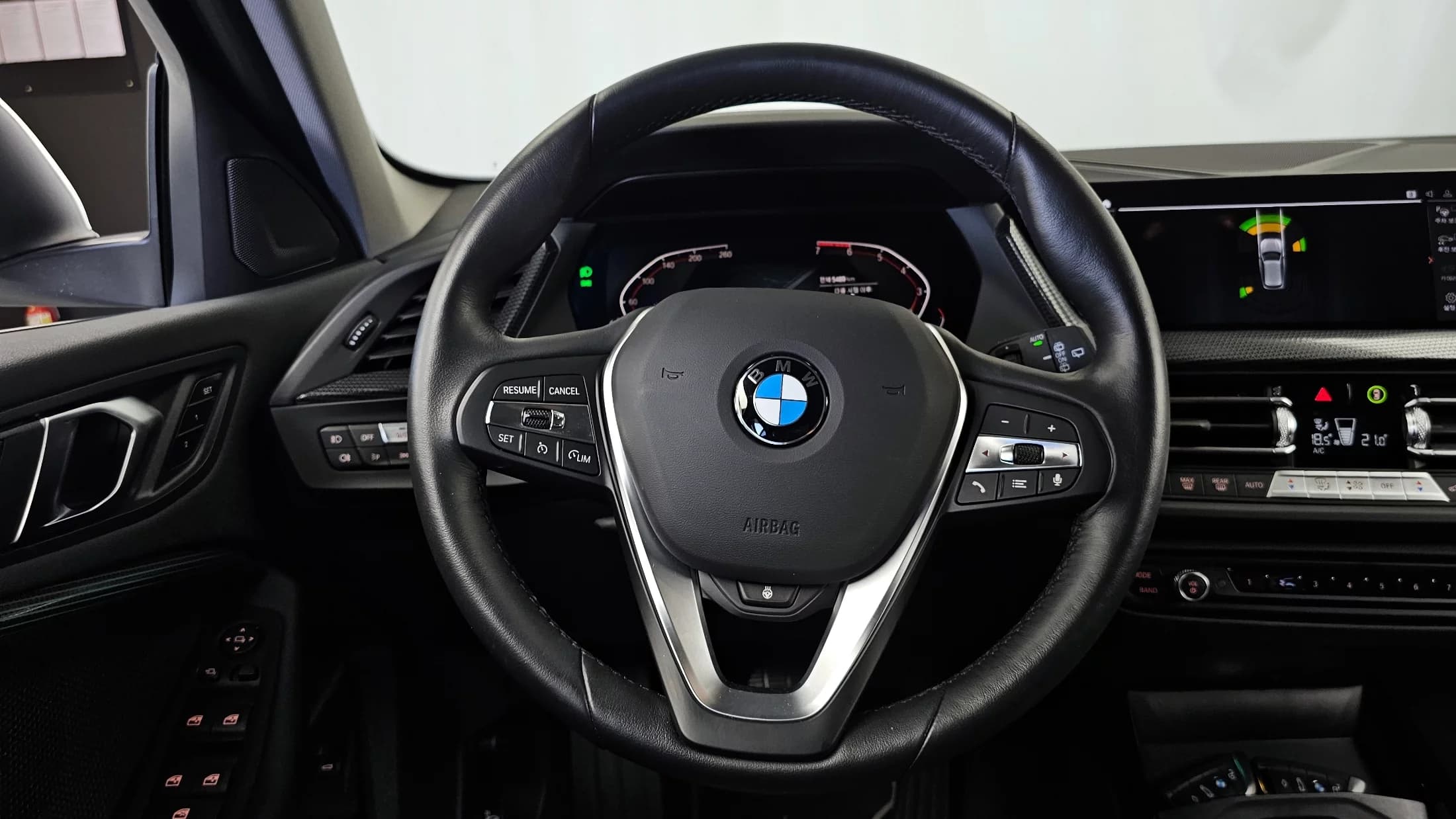 BMW 1-Series 120i Sports, 2023 г. 5513 км. — фото 13