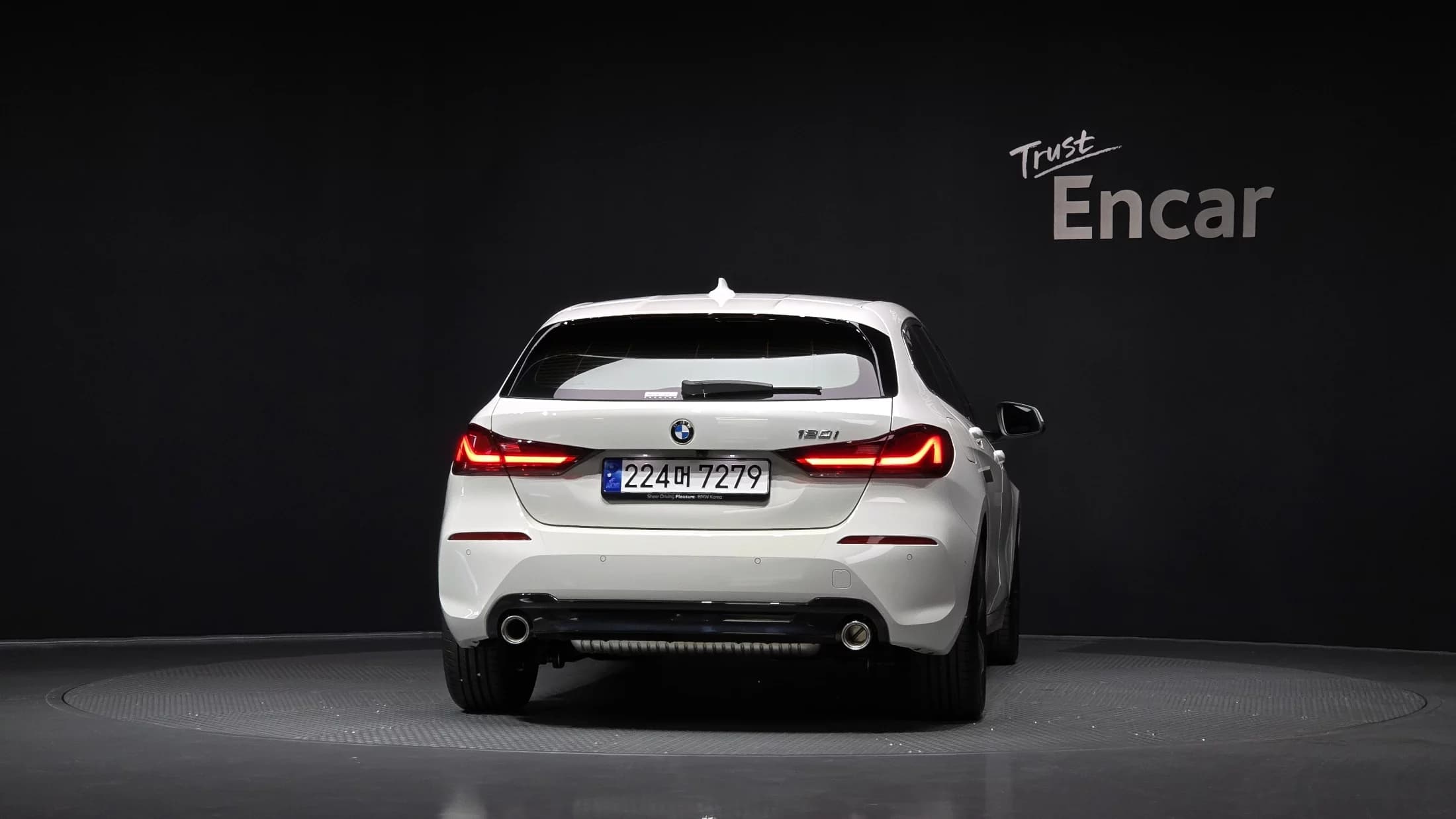 BMW 1-Series 120i Sports, 2023 г. 5513 км. — фото 4