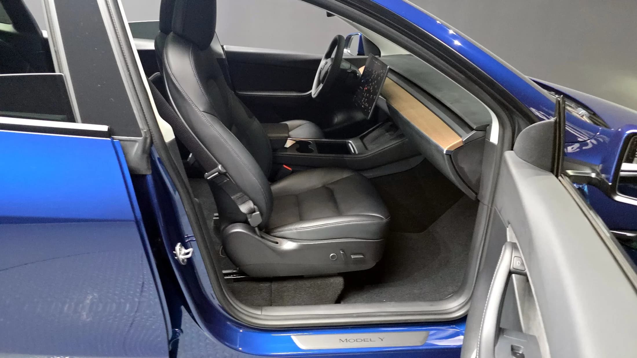 Tesla Model Y Standard Range, электромобиль, 2021 г. 43542 км. — фото 11
