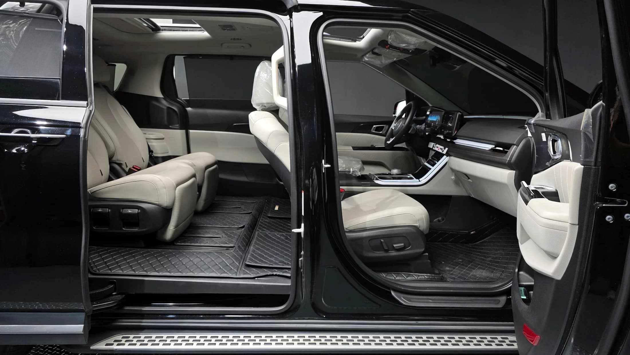 Kia Carnival 7-Seater Signature, 2023 г. 38864 км. — фото 20