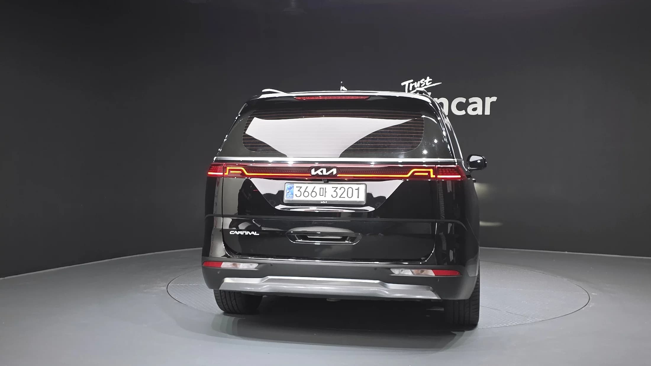 Kia Carnival 7-Seater Signature, 2023 г. 38864 км. — фото 4