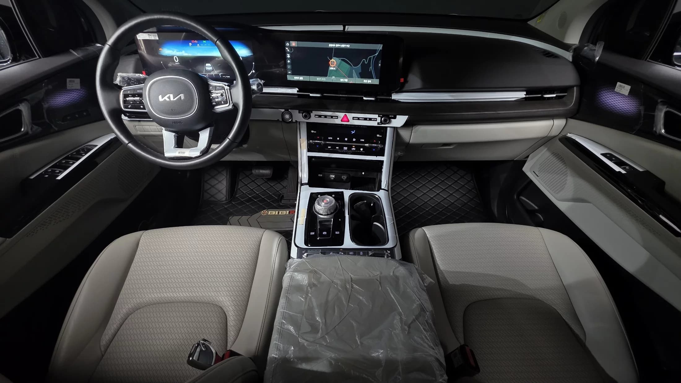Kia Carnival 7-Seater Signature, 2023 г. 38864 км. — фото 7