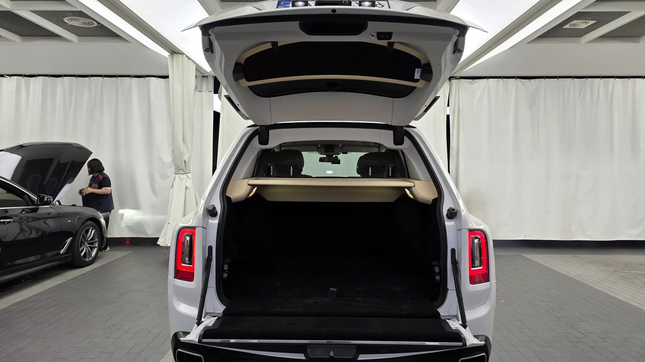 Rolls-Royce Cullinan 6.7 V12, 2023 г. 13027 км. — фото 20