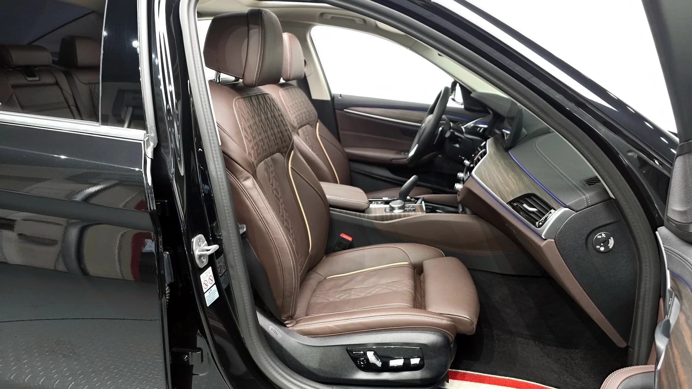 BMW 5-Series 530i xDrive Luxury, 2023 г. 21456 км. — фото 11