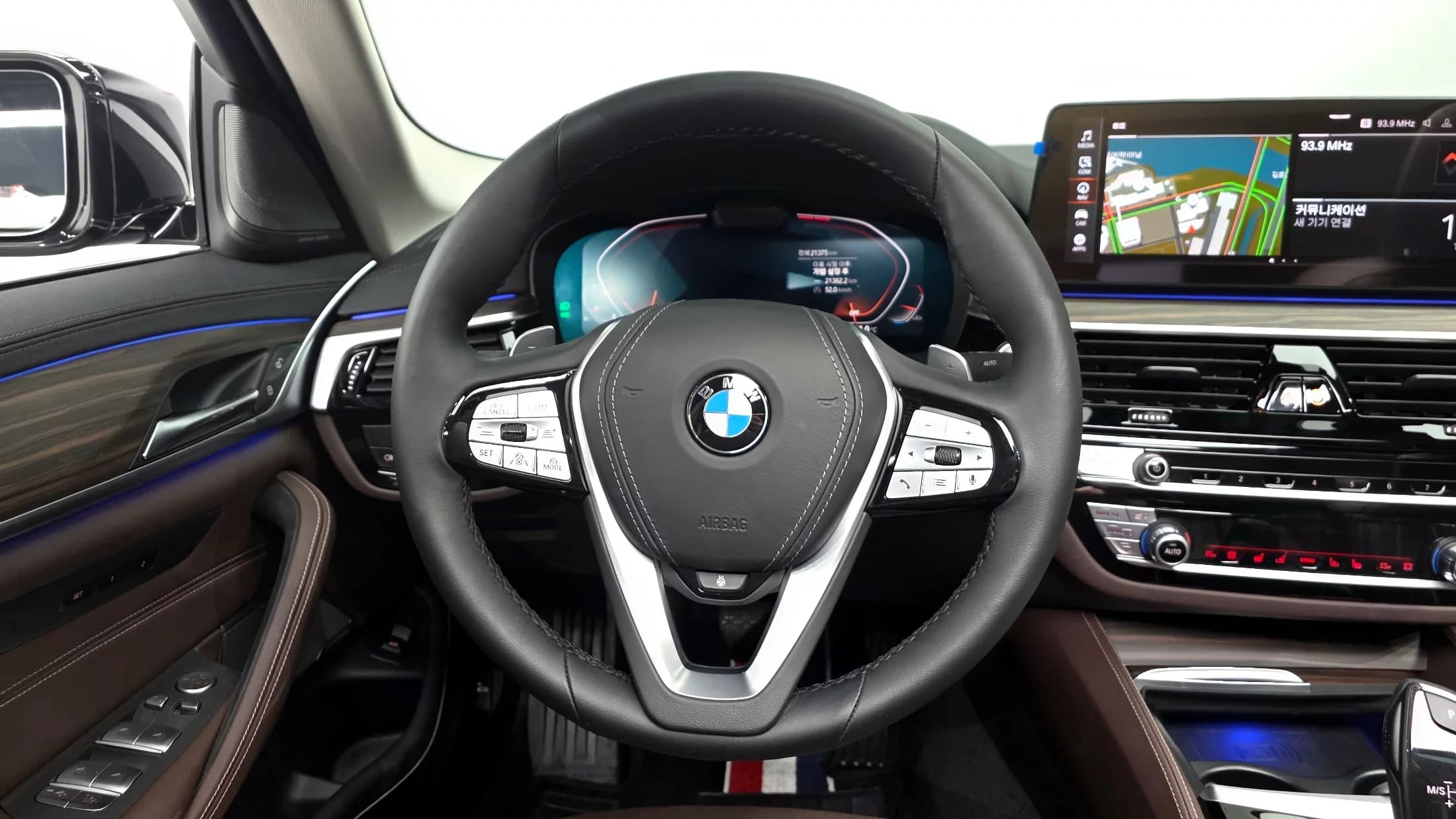 BMW 5-Series 530i xDrive Luxury, 2023 г. 21456 км. — фото 13