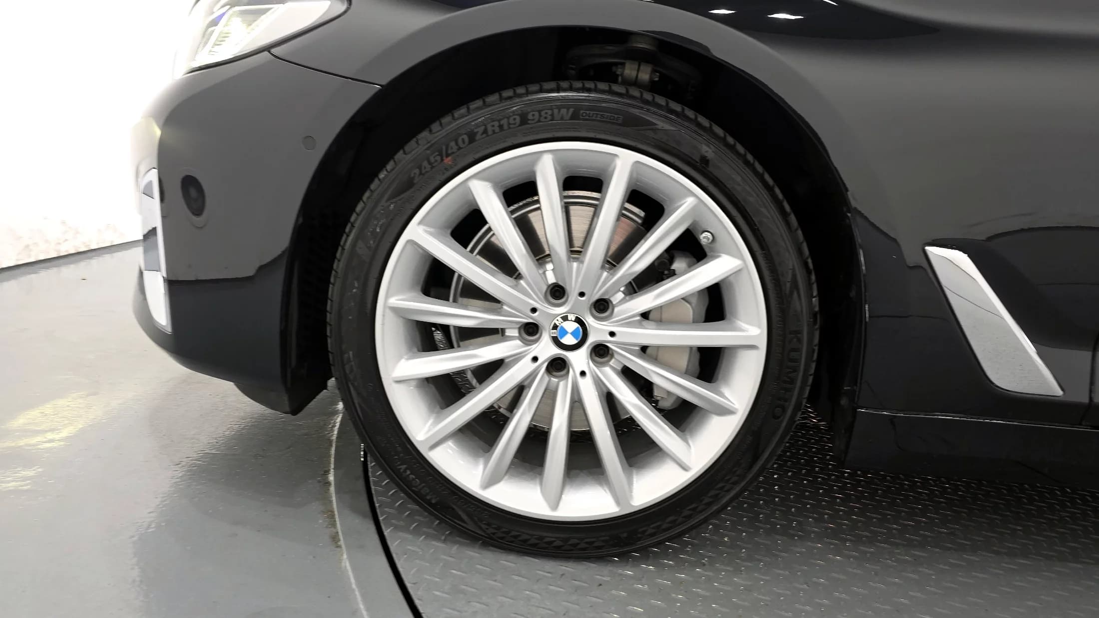 BMW 5-Series 530i xDrive Luxury, 2023 г. 21456 км. — фото 5