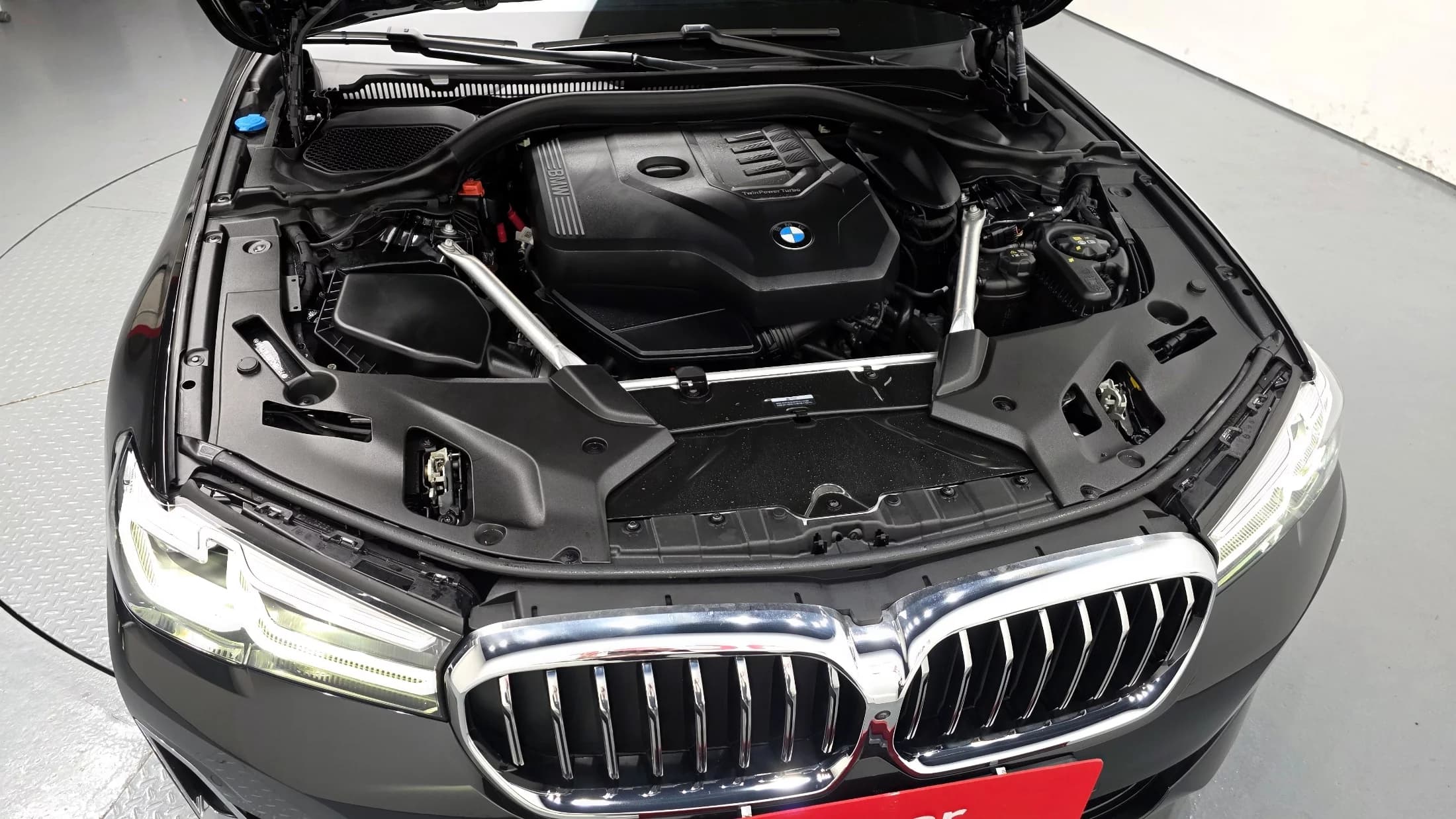 BMW 5-Series 530i xDrive Luxury, 2023 г. 21456 км. — фото 6