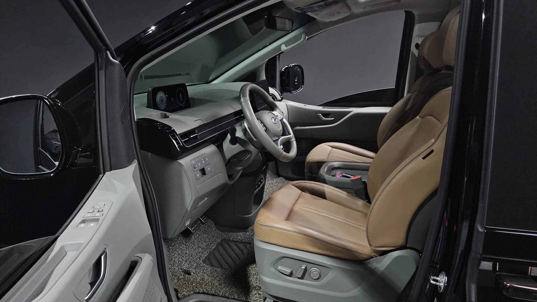 Hyundai Staria 4WD Lounge 9-Seater Inspiration, 2023 г. 107767 км. — фото 11