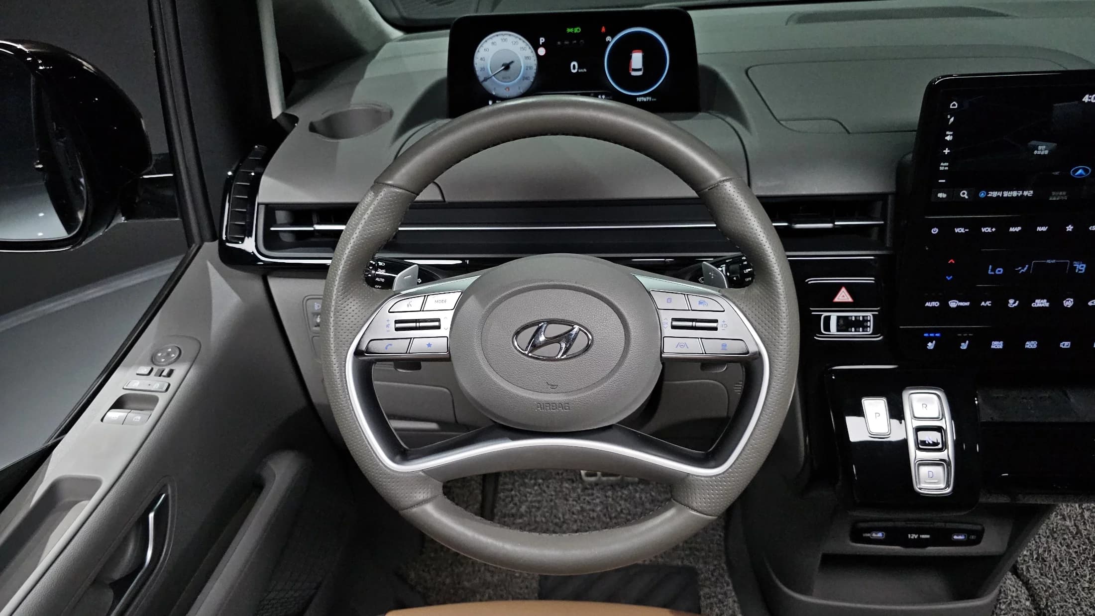 Hyundai Staria 4WD Lounge 9-Seater Inspiration, 2023 г. 107767 км. — фото 13