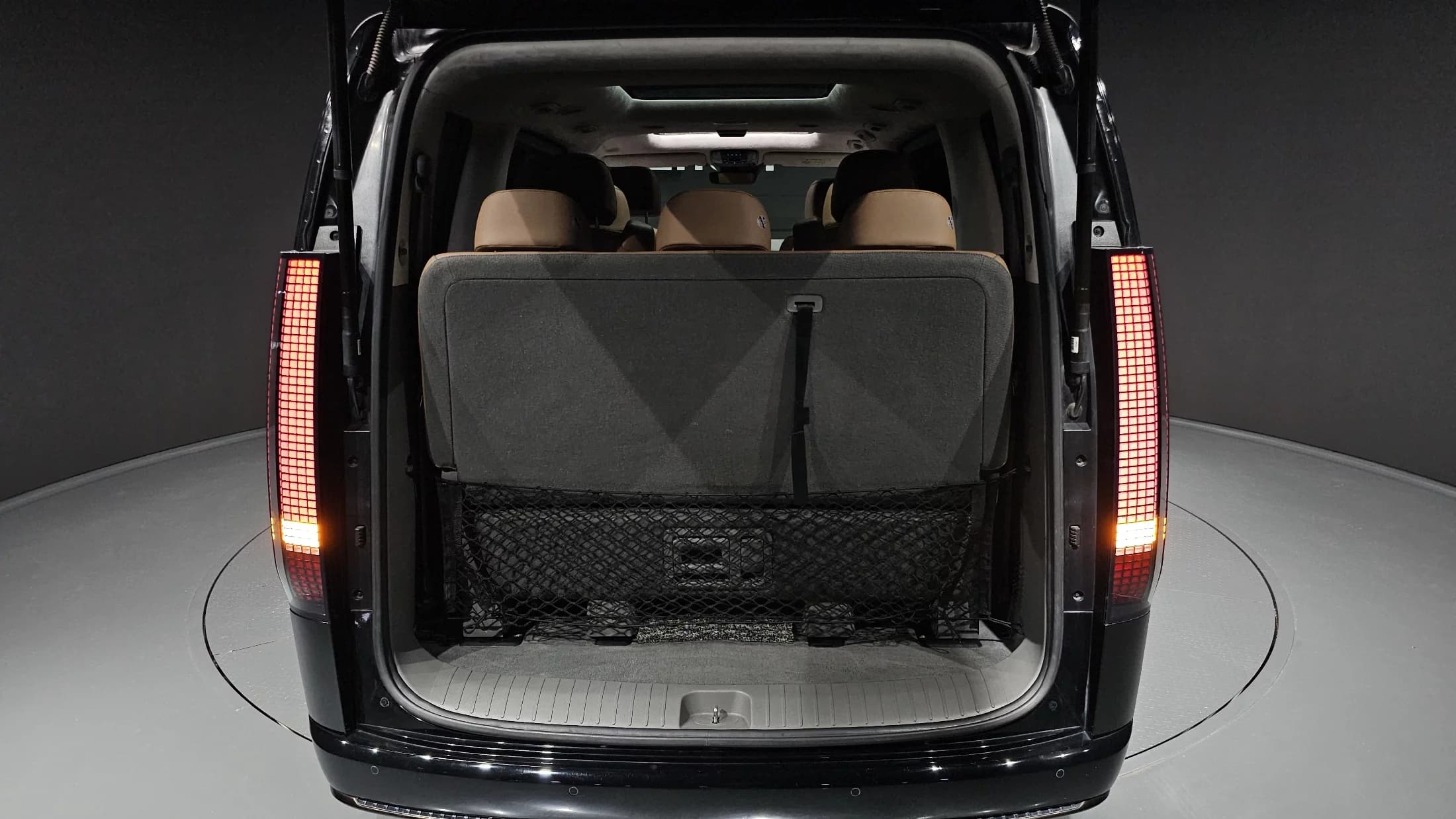 Hyundai Staria 4WD Lounge 9-Seater Inspiration, 2023 г. 107767 км. — фото 20