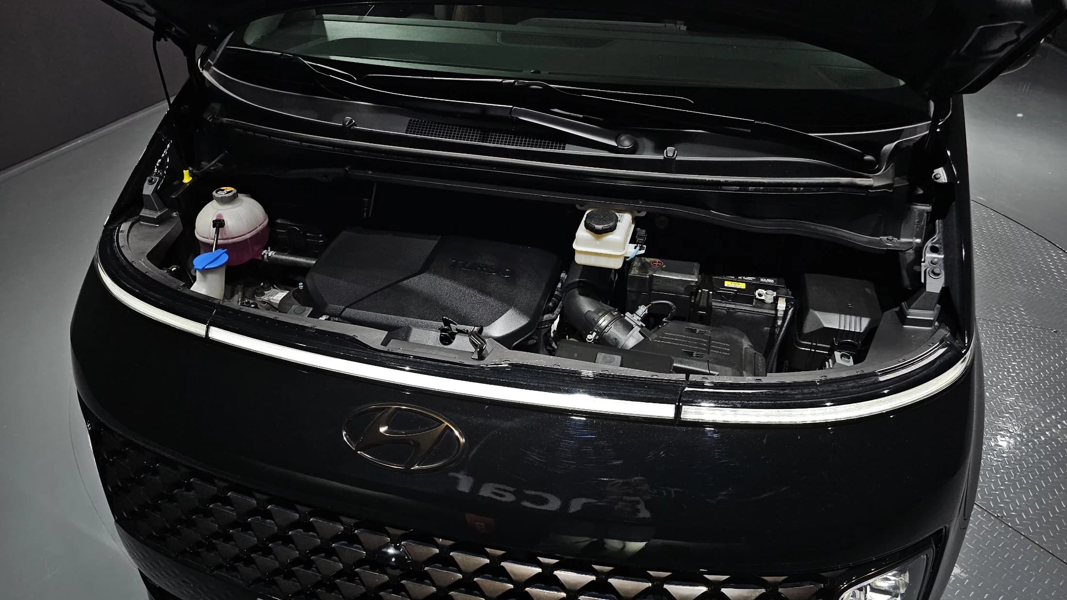 Hyundai Staria 4WD Lounge 9-Seater Inspiration, 2023 г. 107767 км. — фото 6