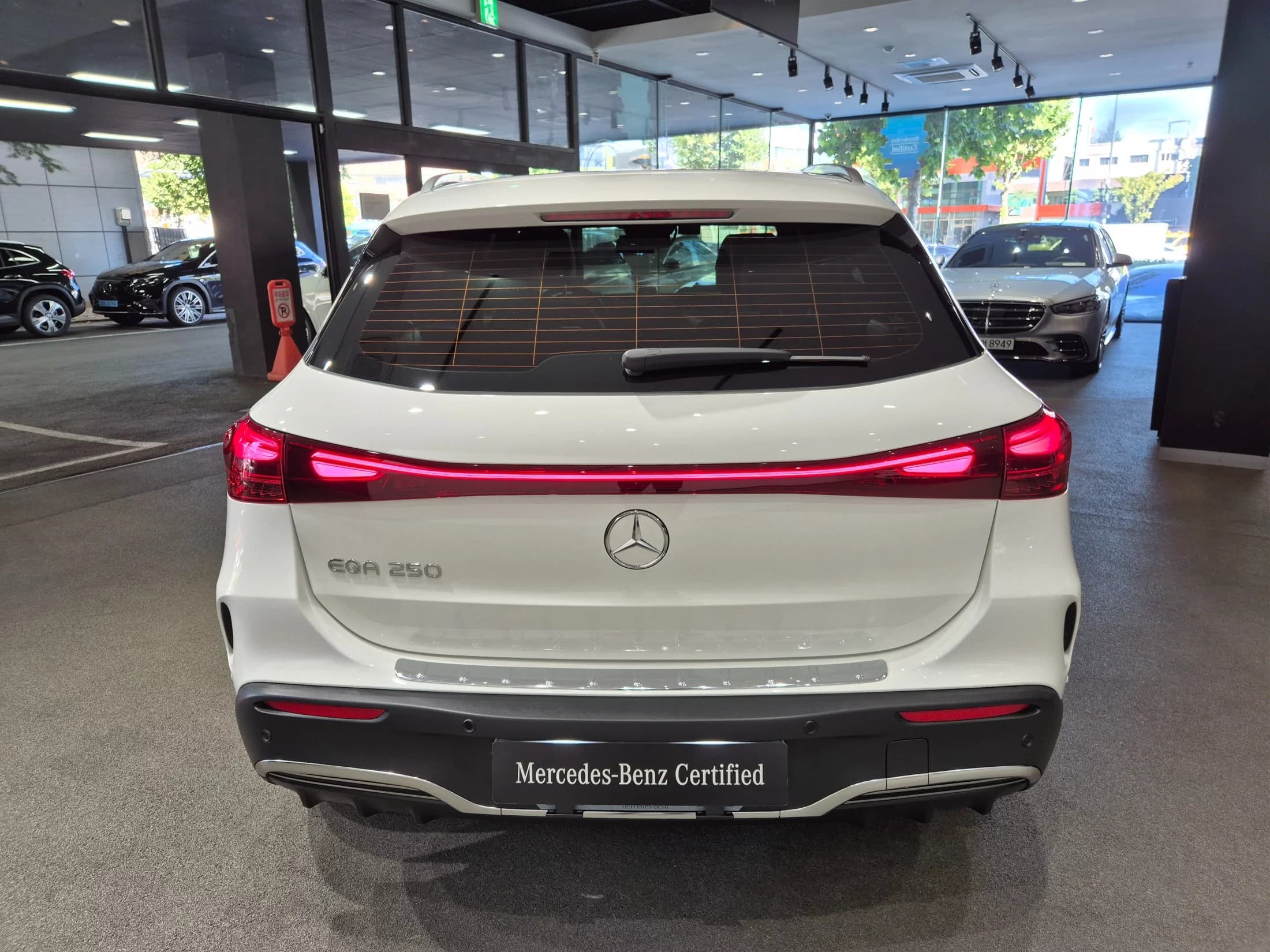 Mercedes-Benz EQA EQA250 AMG Line, электромобиль, 2025 г. 4882 км. — фото 4