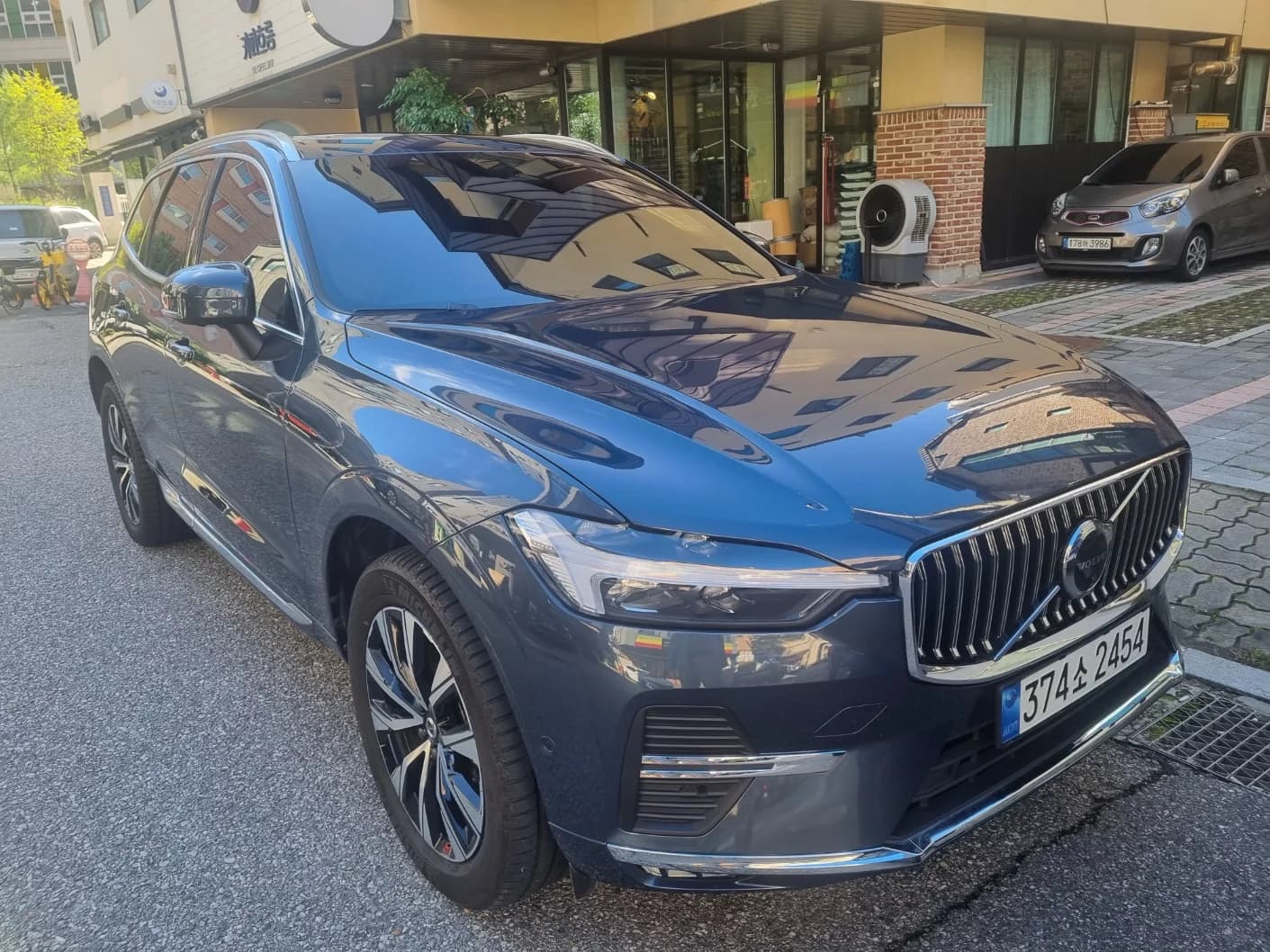 Volvo XC60 B5 Ultimate Bright, 2023 г. 20614 км. — фото 2