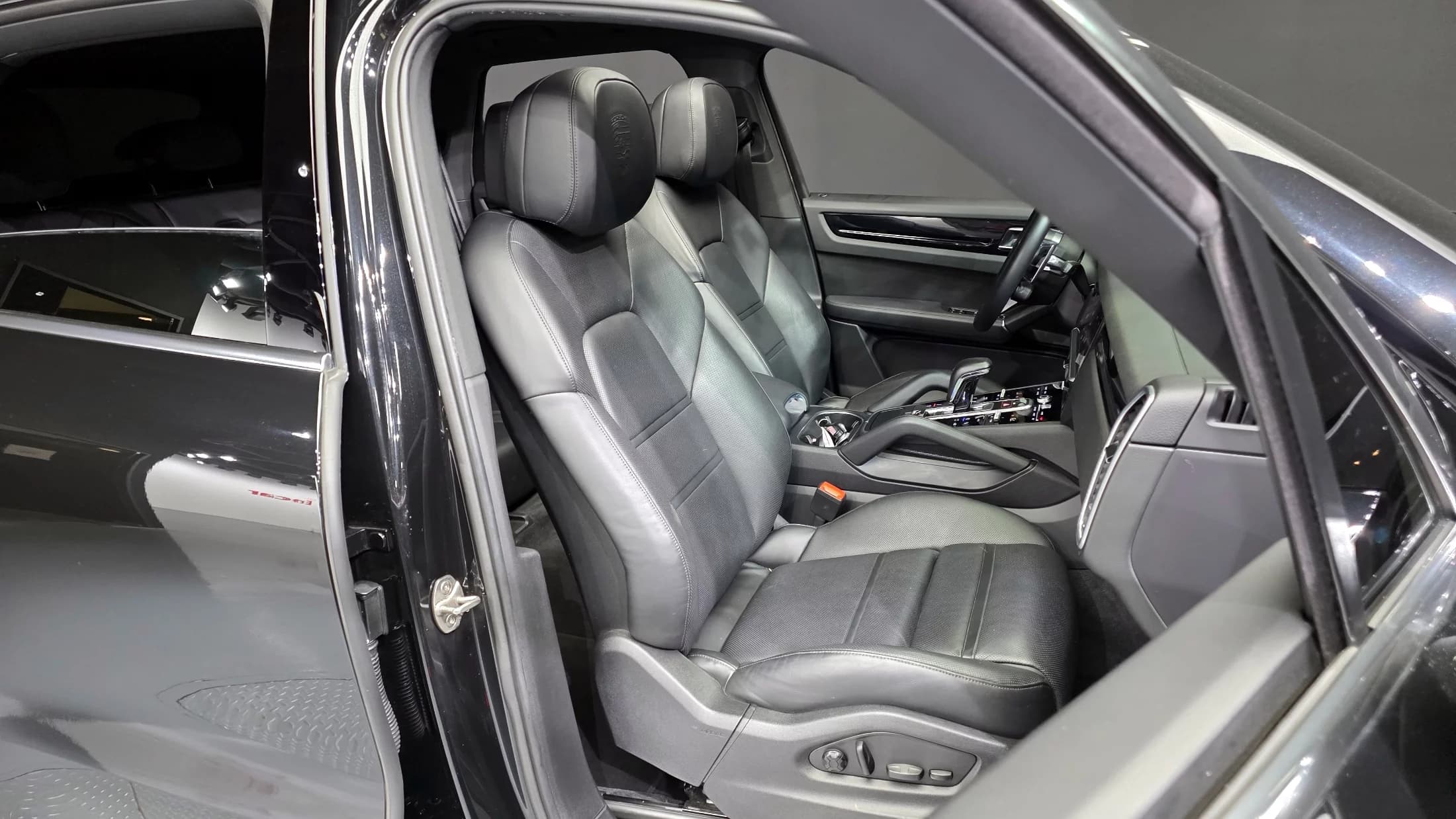 Porsche CAYENNE 3.0, 2023 г. 62494 км. — фото 12