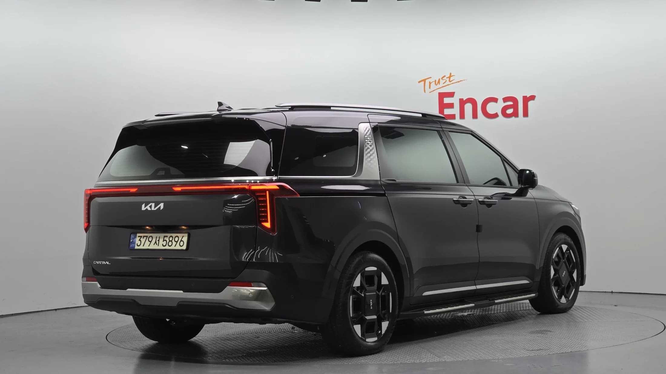Kia Carnival Gasoline 7-Seater Signature, 2023 г. 36655 км. — фото 2
