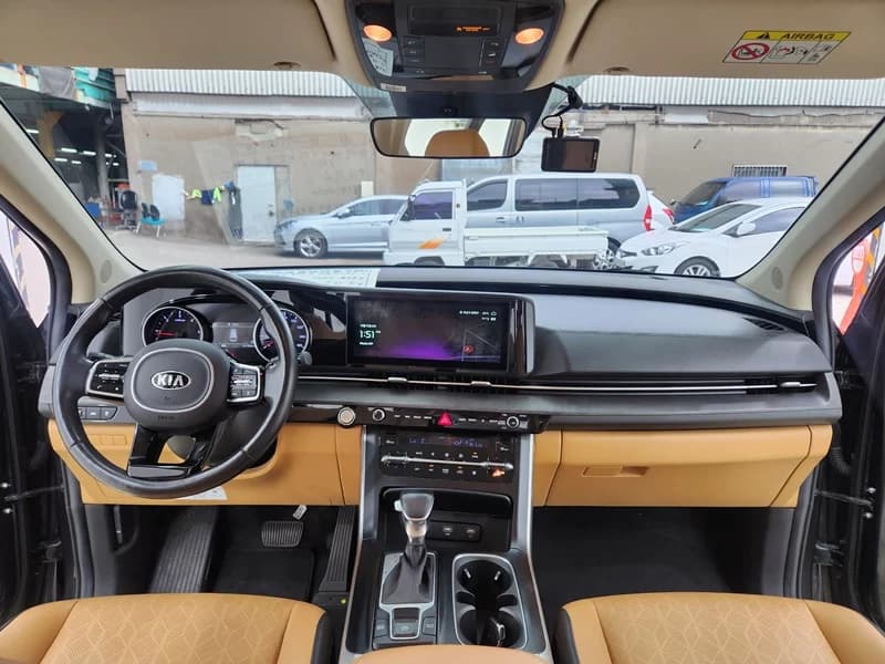 Kia Carnival 11-Seater Prestige, 2021 г. 121487 км. — фото 11
