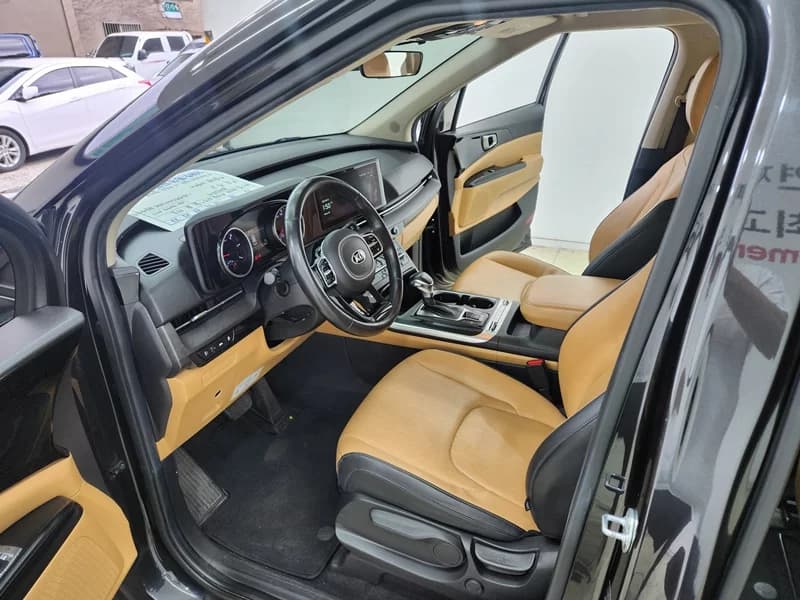 Kia Carnival 11-Seater Prestige, 2021 г. 121487 км. — фото 12