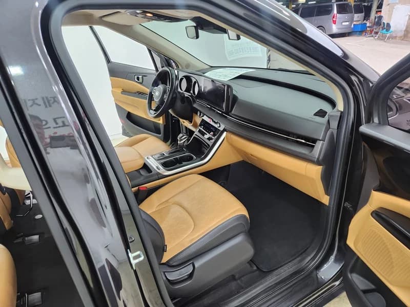 Kia Carnival 11-Seater Prestige, 2021 г. 121487 км. — фото 13