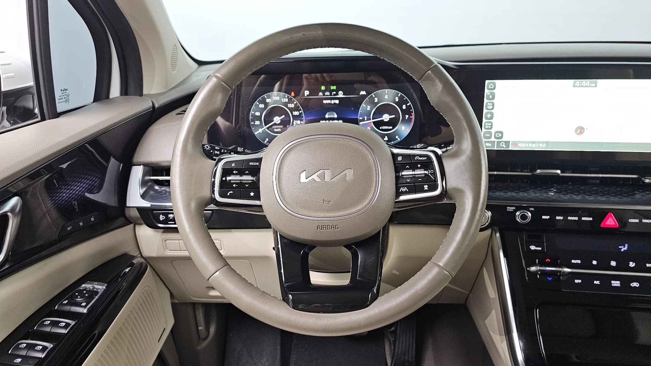 Kia Carnival Gasoline 9-Seater Hi-Limousine Signature, 2023 г. 40832 км. — фото 13