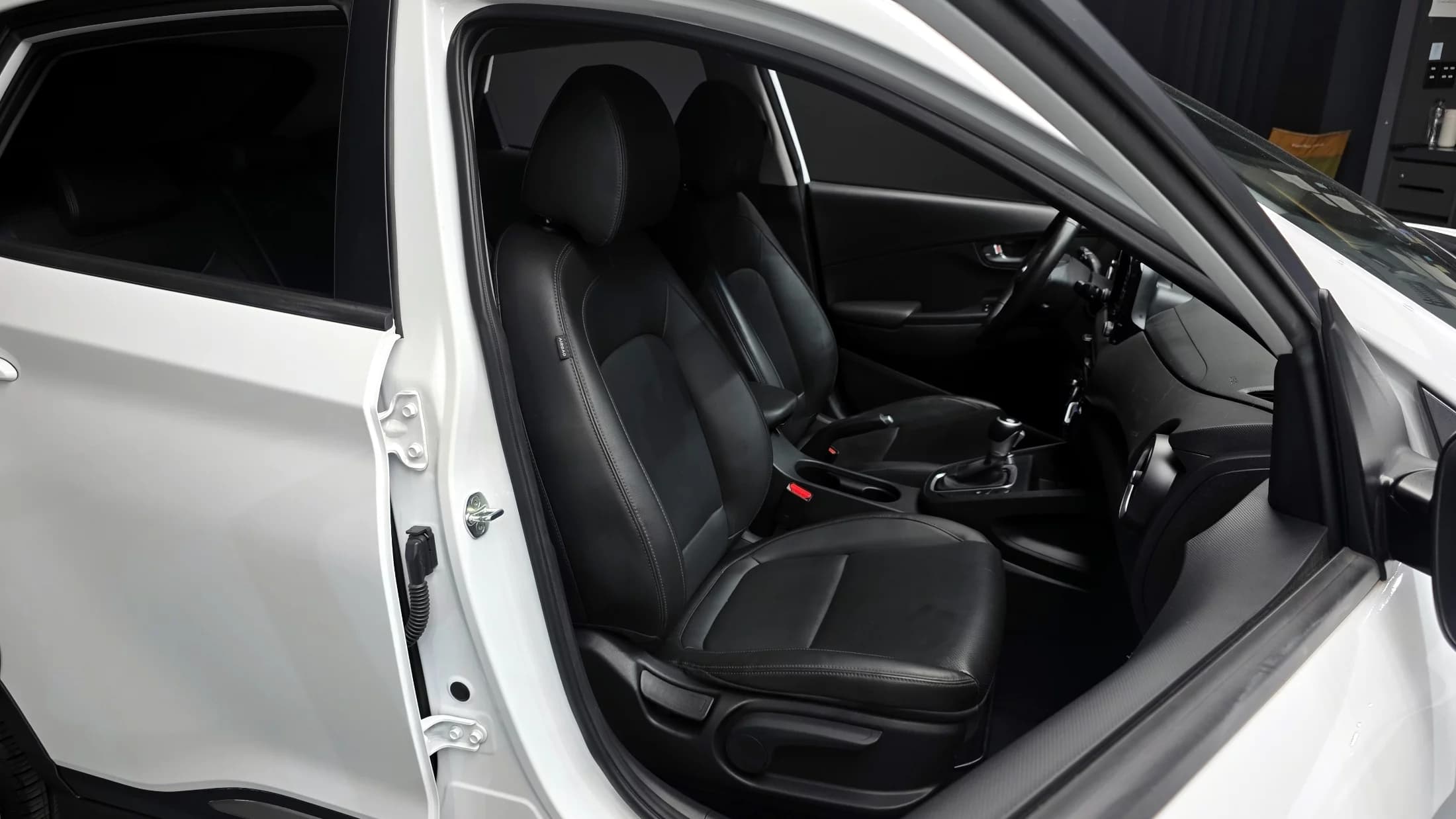 Hyundai Kona Gasoline 2.0 2WD Modern, 2022 г. 105920 км. — фото 12
