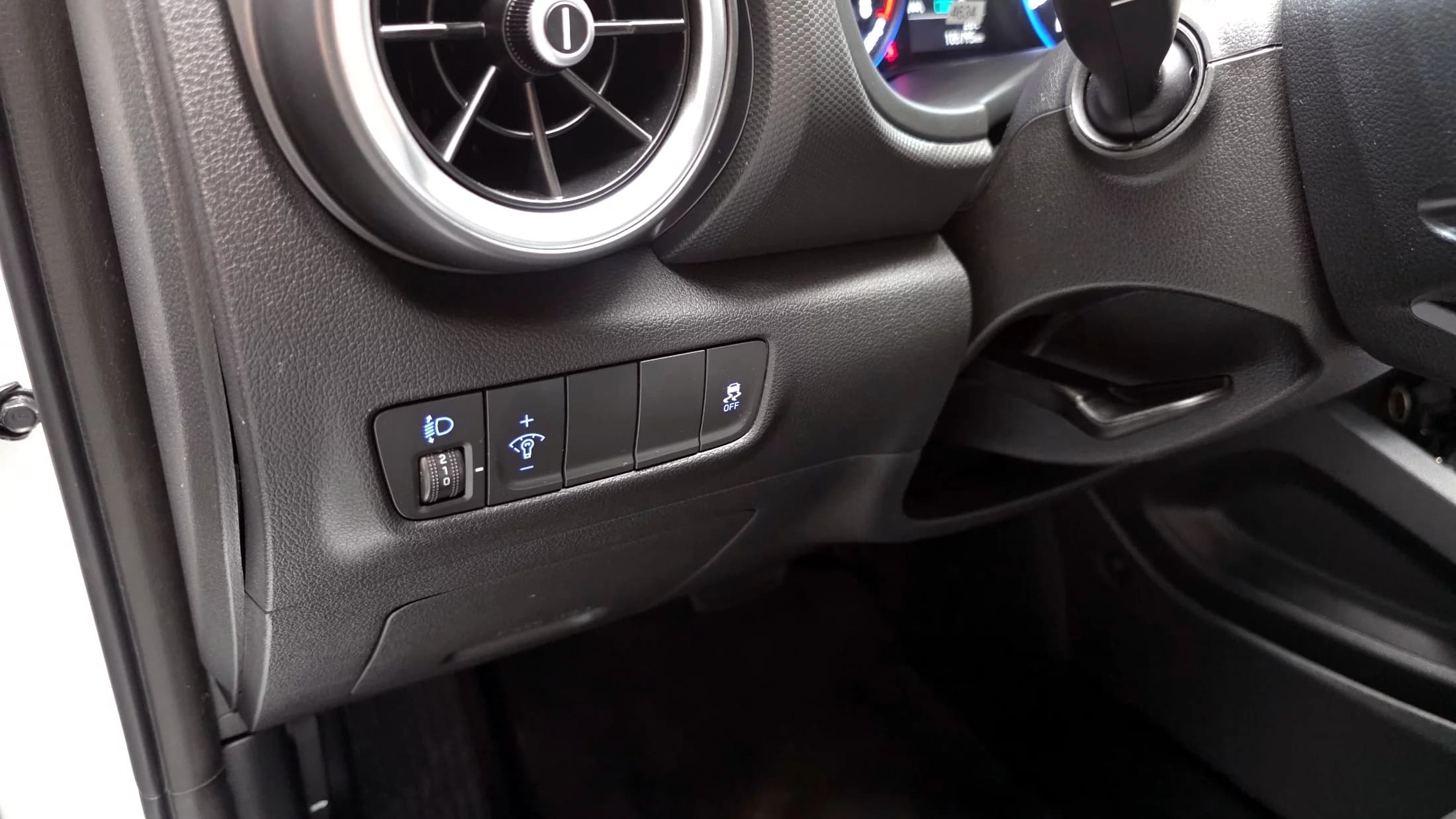 Hyundai Kona Gasoline 2.0 2WD Modern, 2022 г. 105920 км. — фото 15