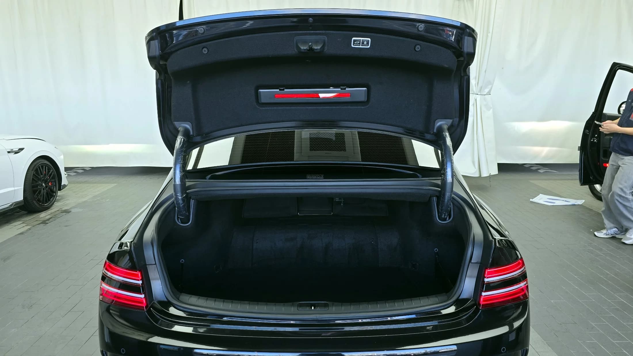 Genesis Electrified G80 e-AWD, электромобиль, 2022 г. 98498 км. — фото 20