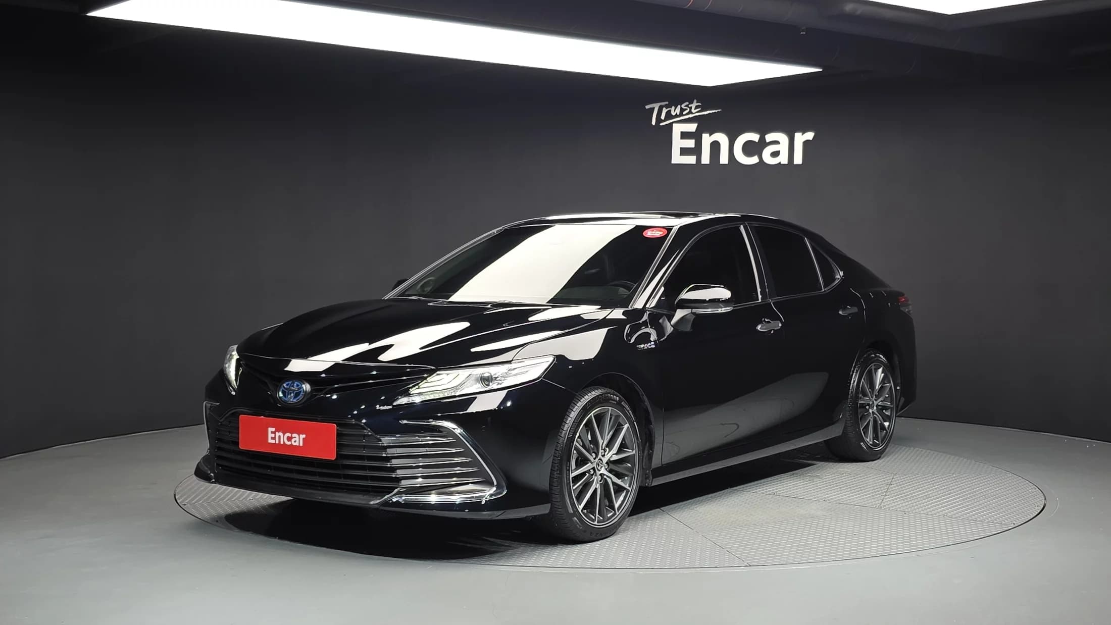 Toyota CAMRY 2.5 XLE Hybrid, гибрид, 2023 г. 27285 км.