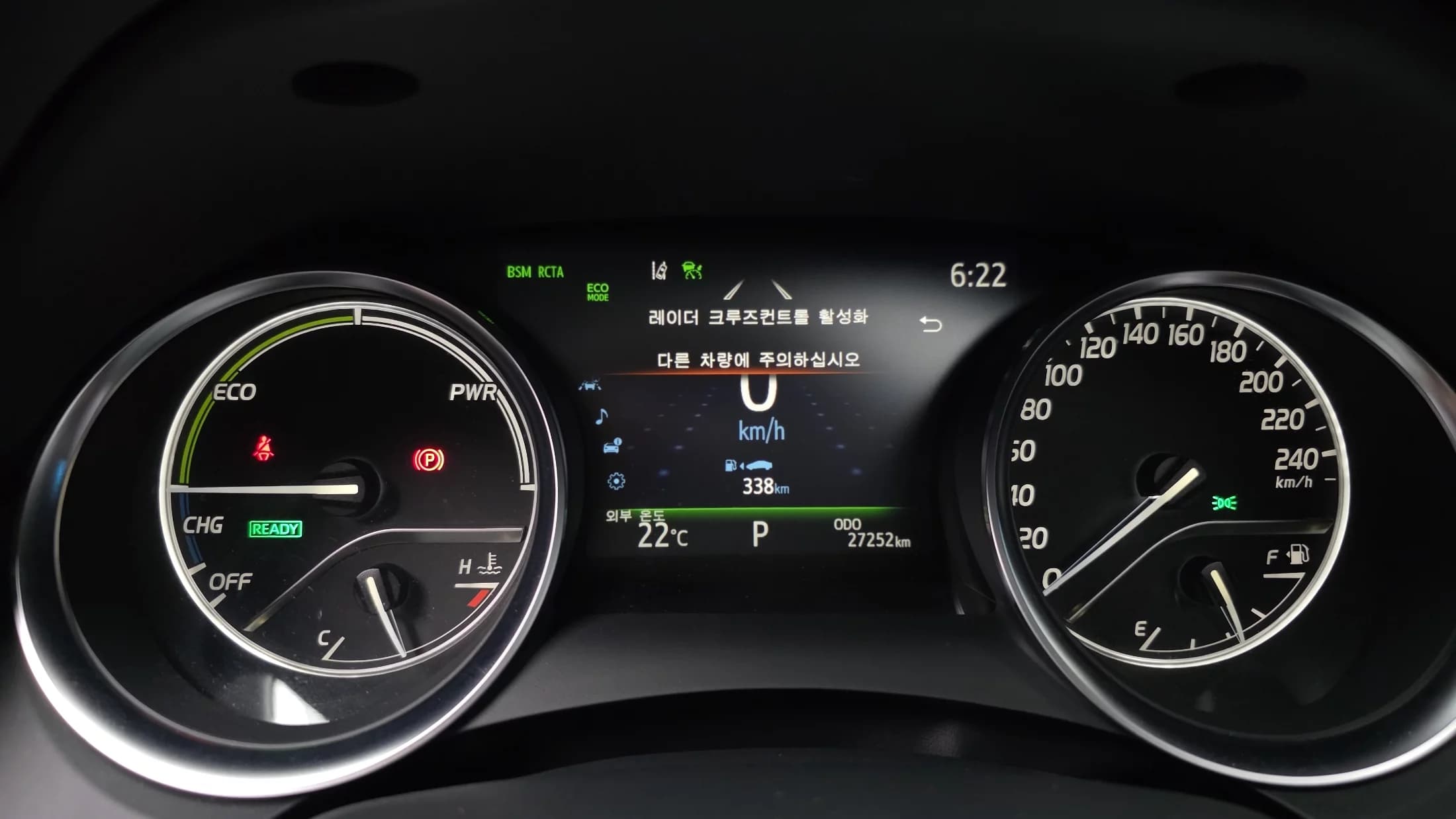 Toyota CAMRY 2.5 XLE Hybrid, гибрид, 2023 г. 27285 км. — фото 8