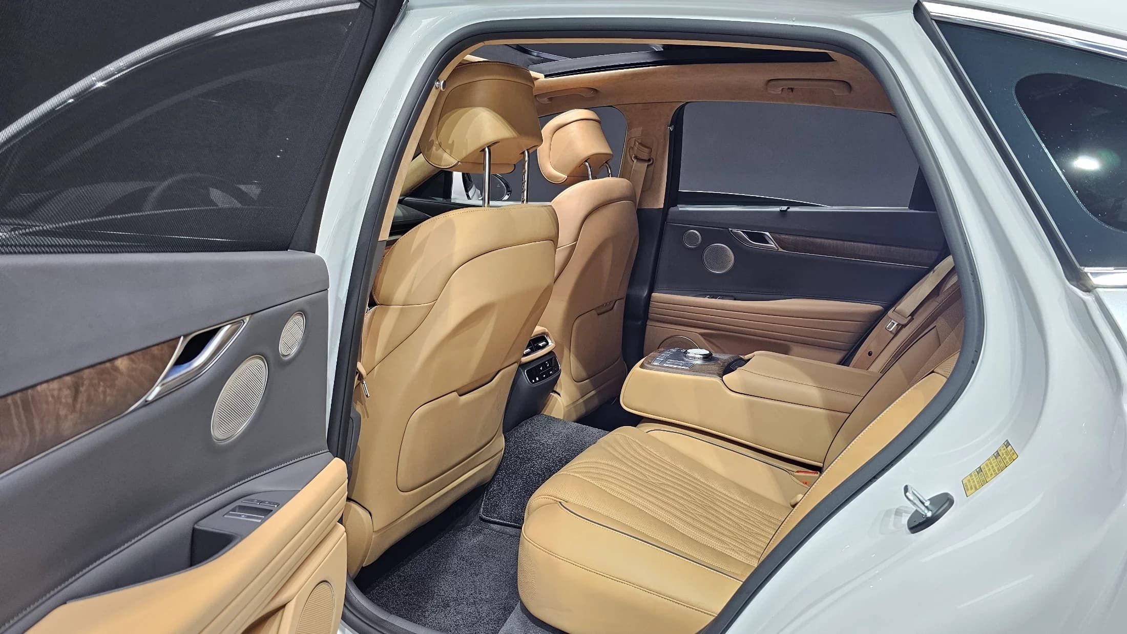 Genesis G80 Gasoline 2.5 Turbo AWD, 2023 г. 18492 км. — фото 12