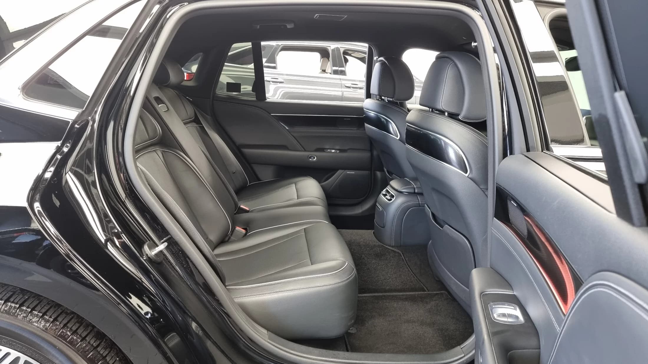 Genesis G90 Gasoline 3.5 Turbo AWD, 2022 г. 74423 км. — фото 12