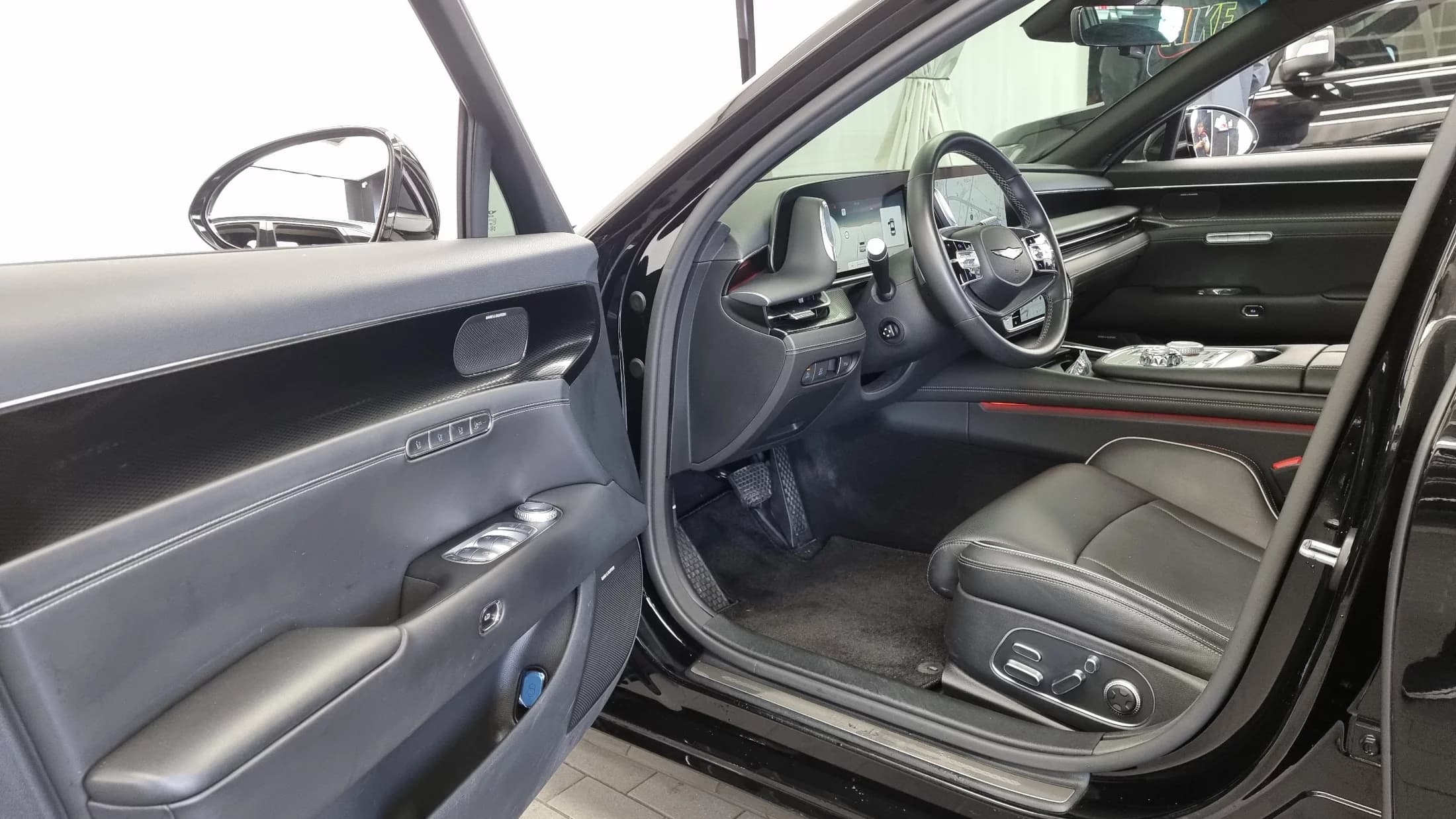 Genesis G90 Gasoline 3.5 Turbo AWD, 2022 г. 74423 км. — фото 10