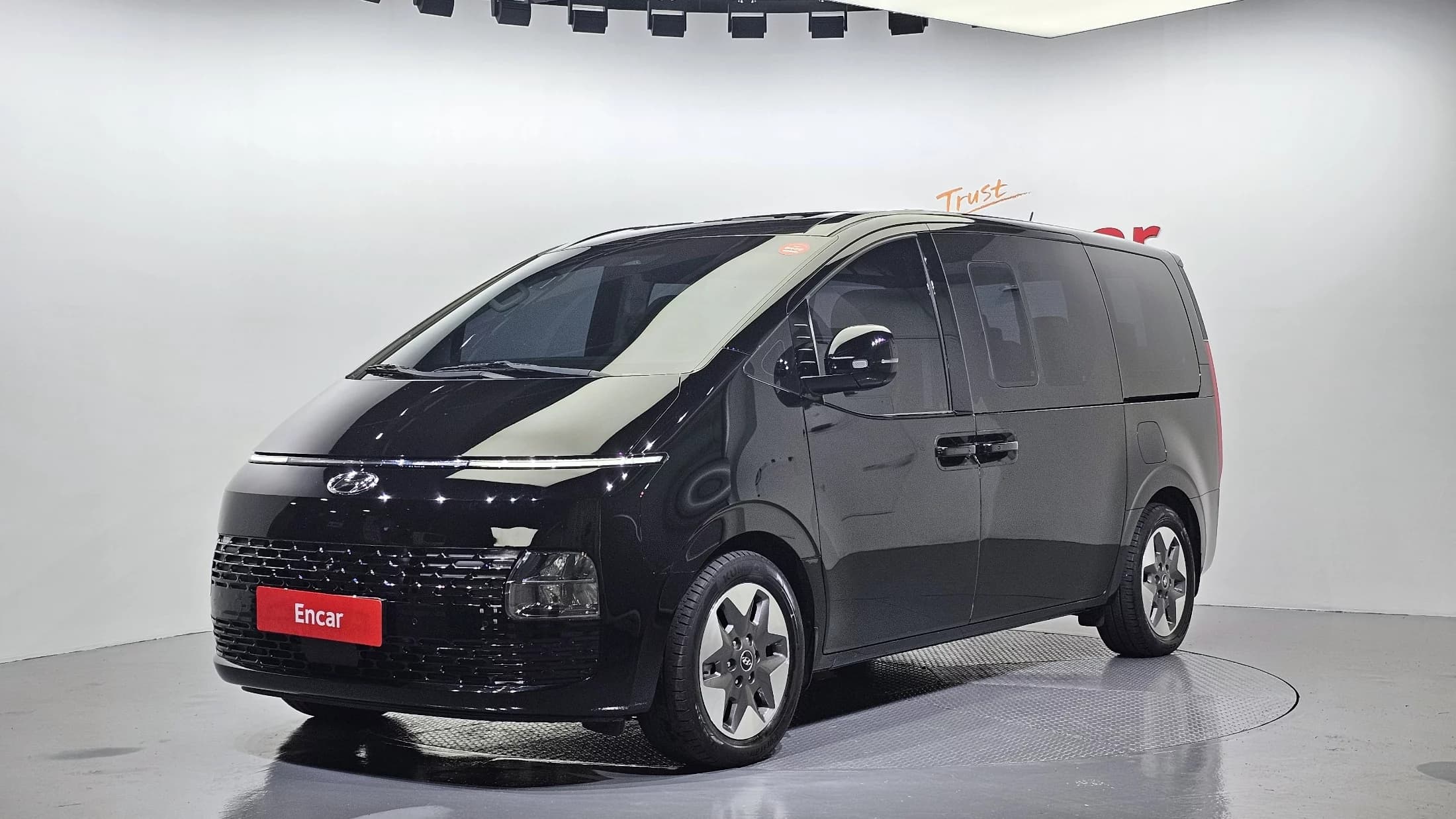 Hyundai Staria 4WD Tourer 11-Seater Modern, 2022 г. 39283 км.