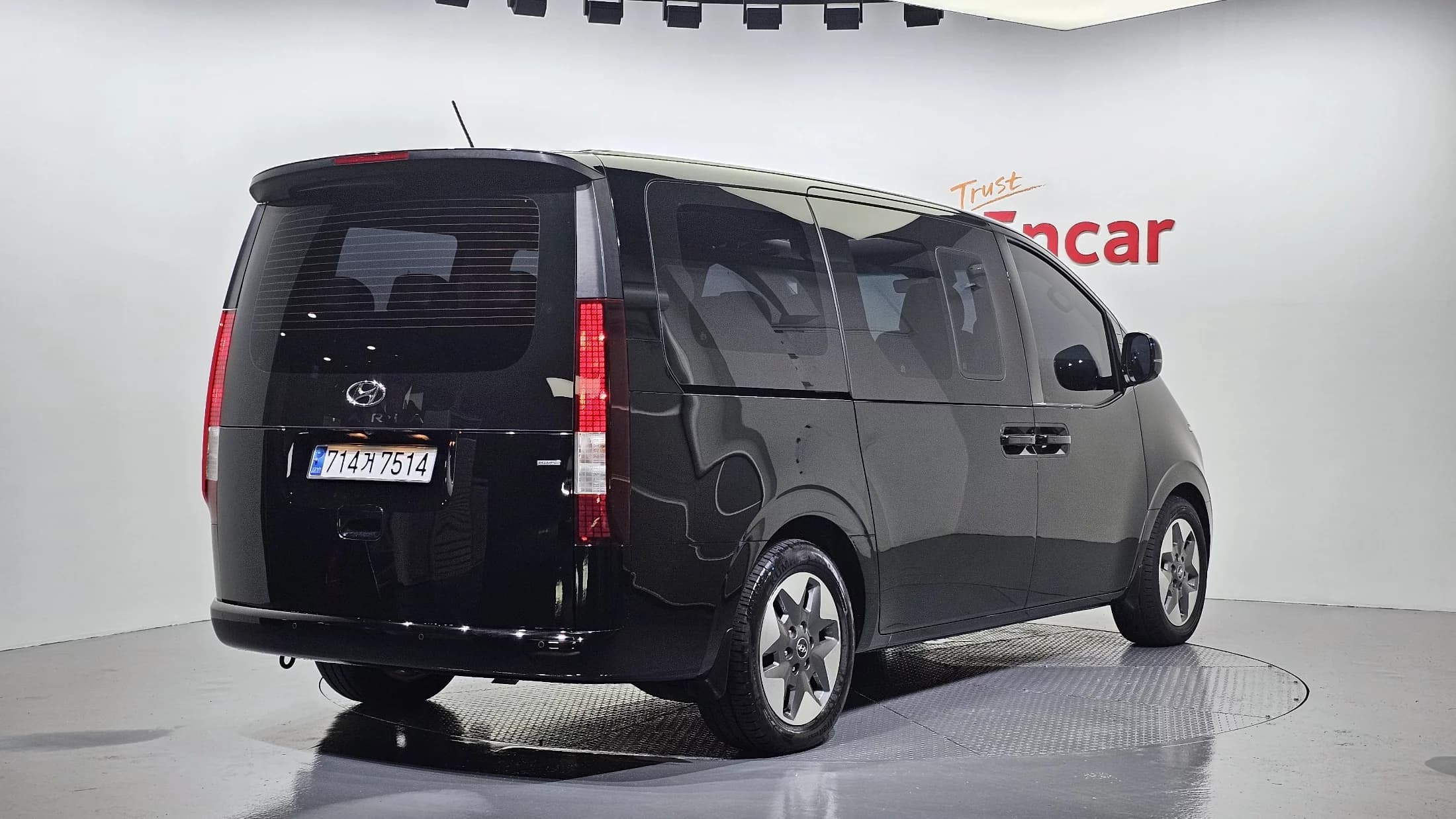 Hyundai Staria 4WD Tourer 11-Seater Modern, 2022 г. 39283 км. — фото 2