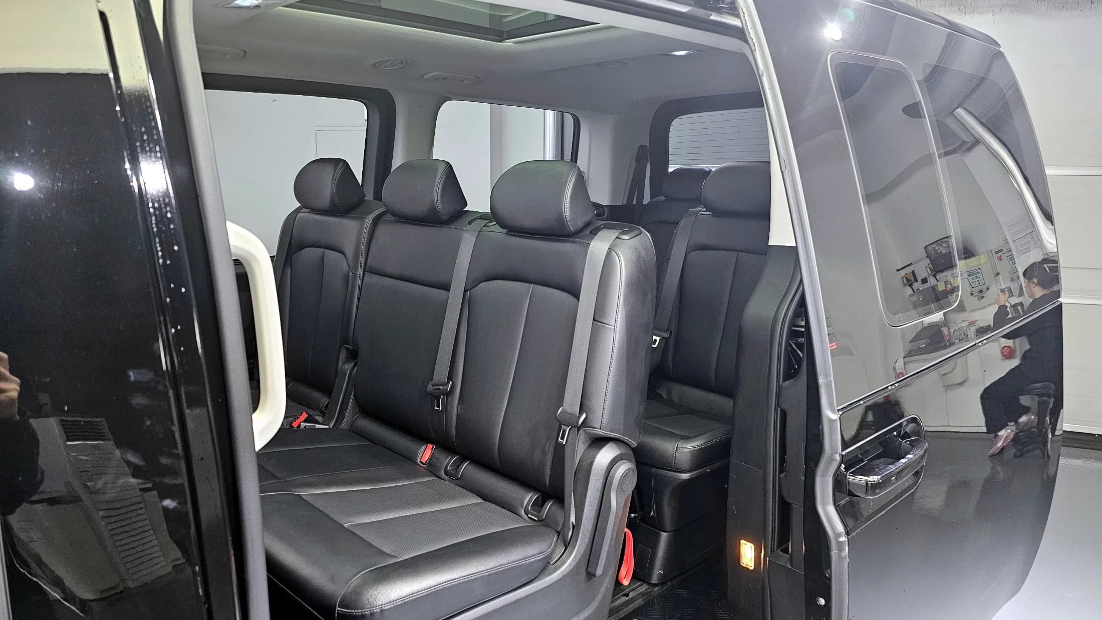 Hyundai Staria 4WD Tourer 11-Seater Modern, 2022 г. 39283 км. — фото 11