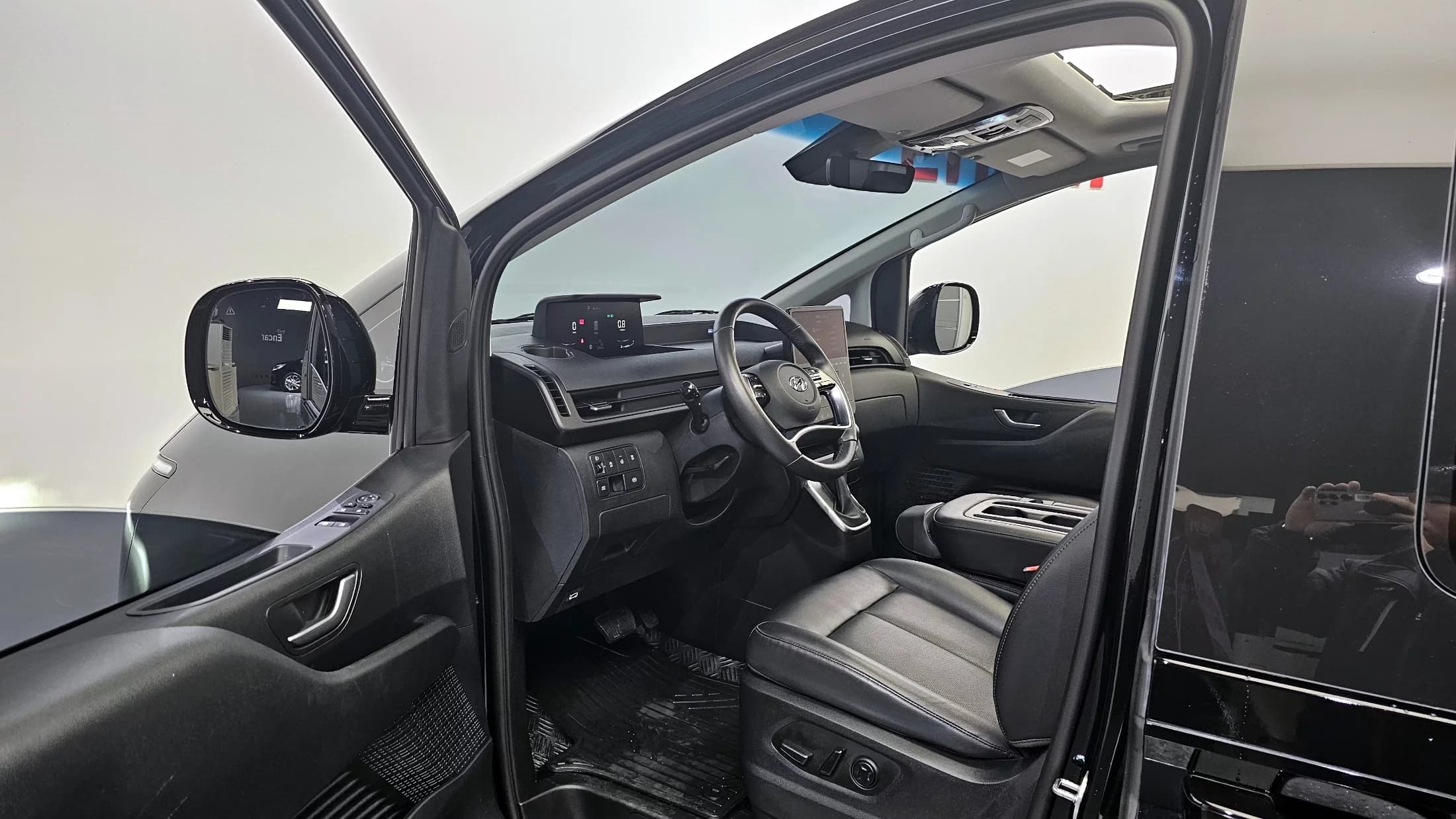 Hyundai Staria 4WD Tourer 11-Seater Modern, 2022 г. 39283 км. — фото 10